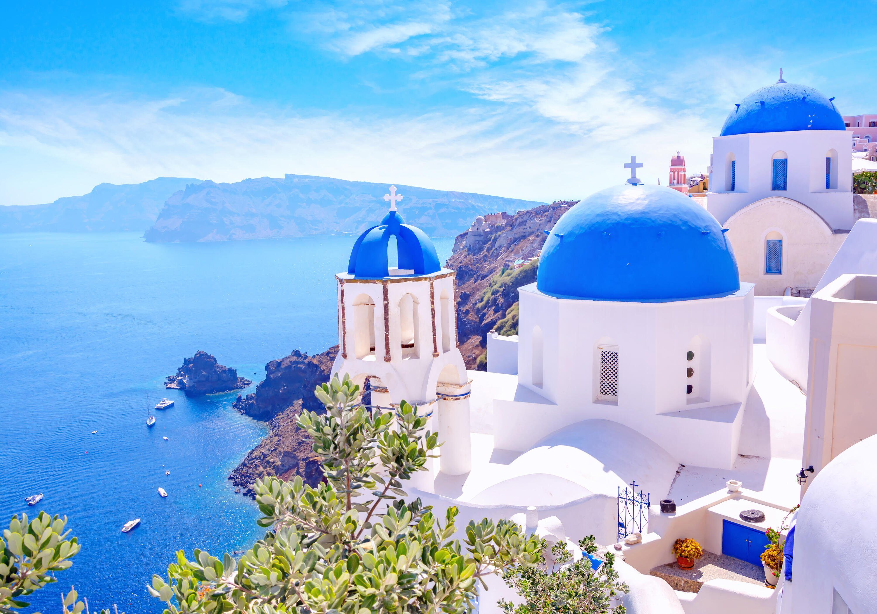 wandmotiv24 Fototapete Griechische Häuser mit blauen Dächern, glatt, Wandtapete, Motivtapete, matt, Vliestapete