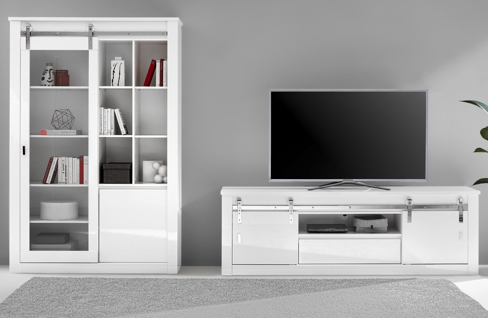 Furn.Design Wohnwand Miami, (Set großer Vitrinenschrank und XXl Lowboard in Weiß Hochglanz mit Chrom, ca. 249 x 201 cm), Soft-Close und Schiebetüren mit Scheunentor-Technik