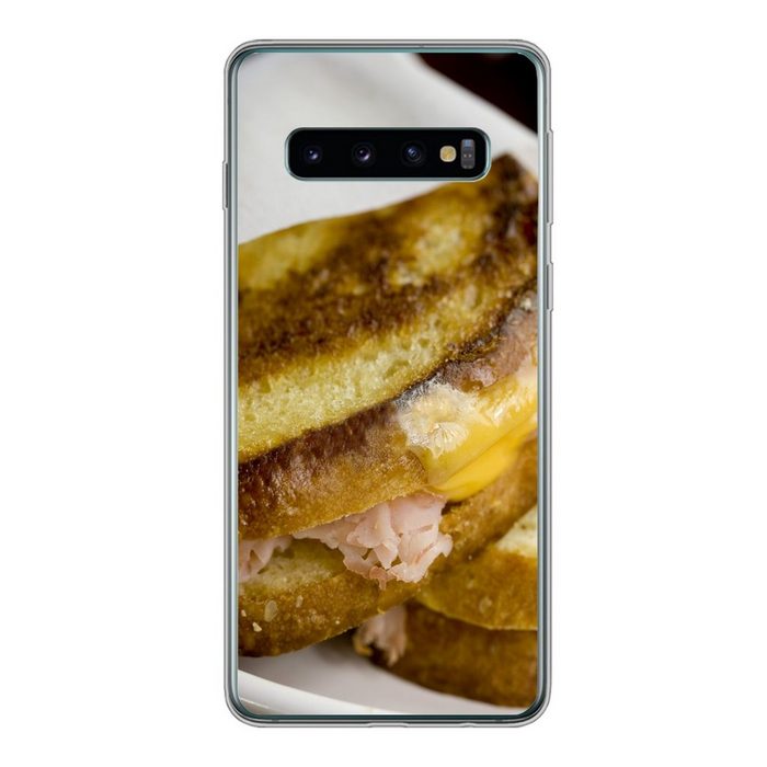 MuchoWow Handyhülle Schinken-Käse-Toast auf einer Serviette Phone Case Handyhülle Samsung Galaxy S10 Silikon Schutzhülle