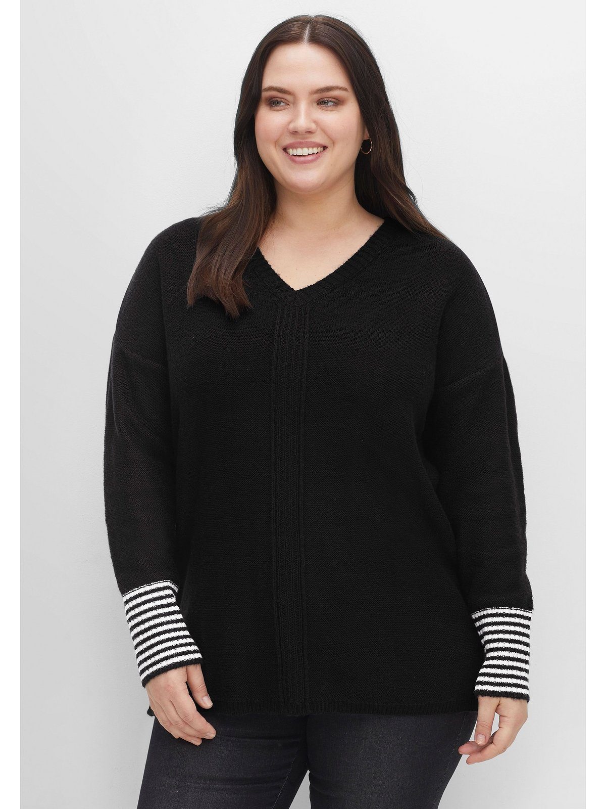 geringeltem Sheego V-Ausschnitt-Pullover mit schwarz Größen Große Ärmelbündchen