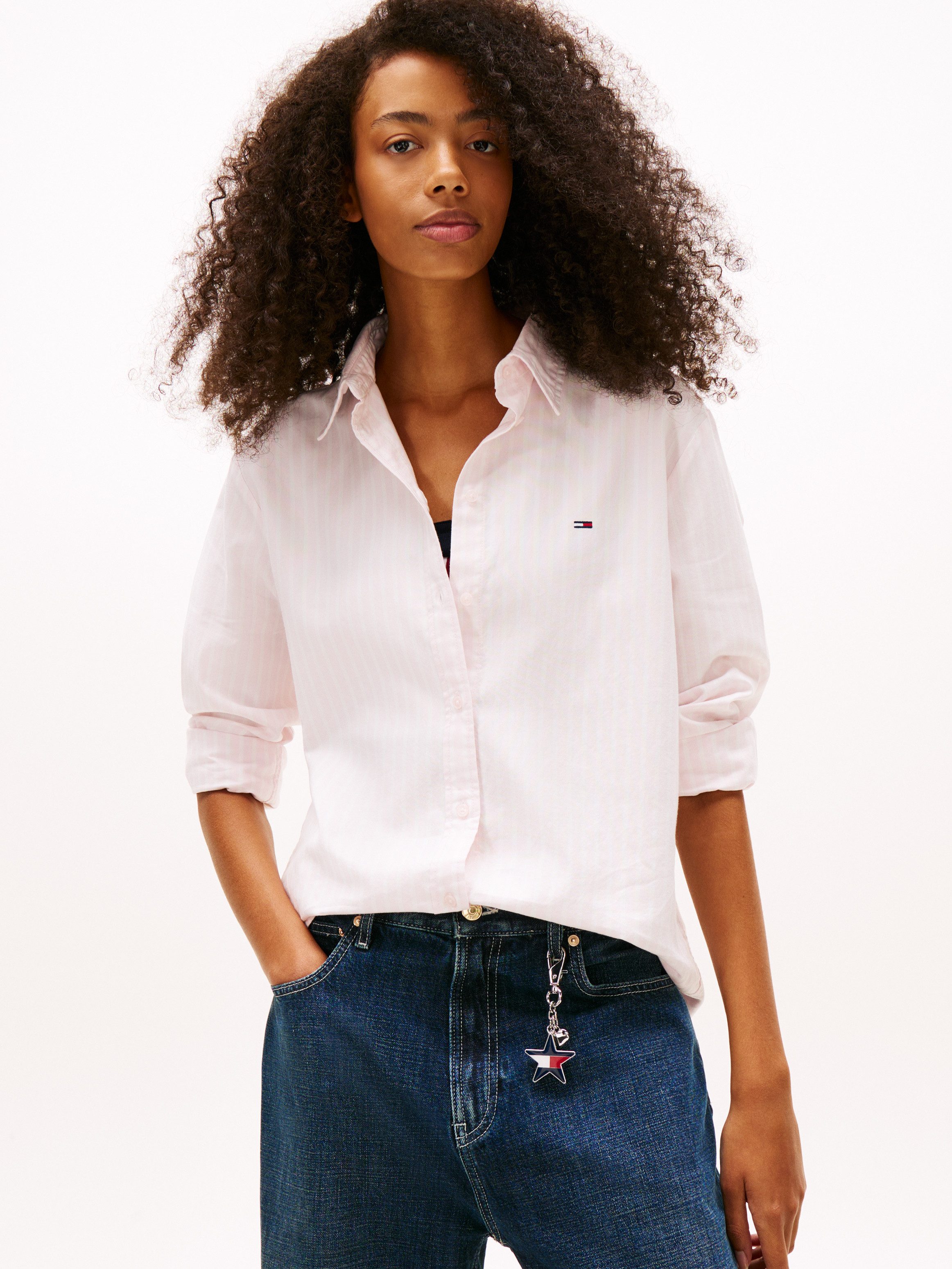 Tommy Jeans Hemdbluse TJW REG OXFORD SHIRT mit Logostickerei, abgerundeter günstig online kaufen