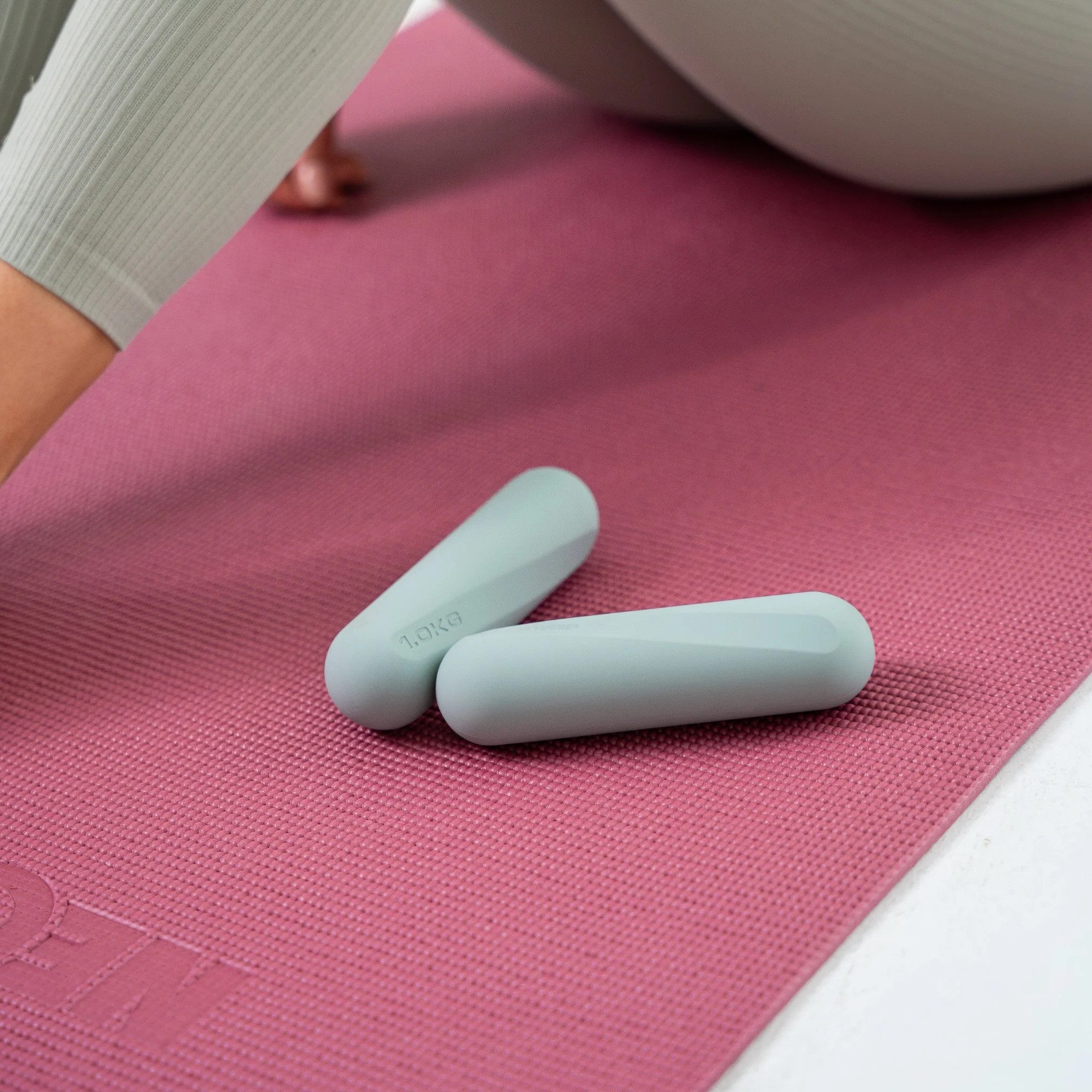 NEOLYMP Hantel-Set Pilates Hanteln 1 kg – rutschfestes Silikon Hantelset – 2er Set, (Kleine Hanteln für Frauen – Dumbbell Set für dein Home Pilates Set), Kurzhanteln 2er Set für Pilates, Yoga & Home Workout – kleine Hanteln