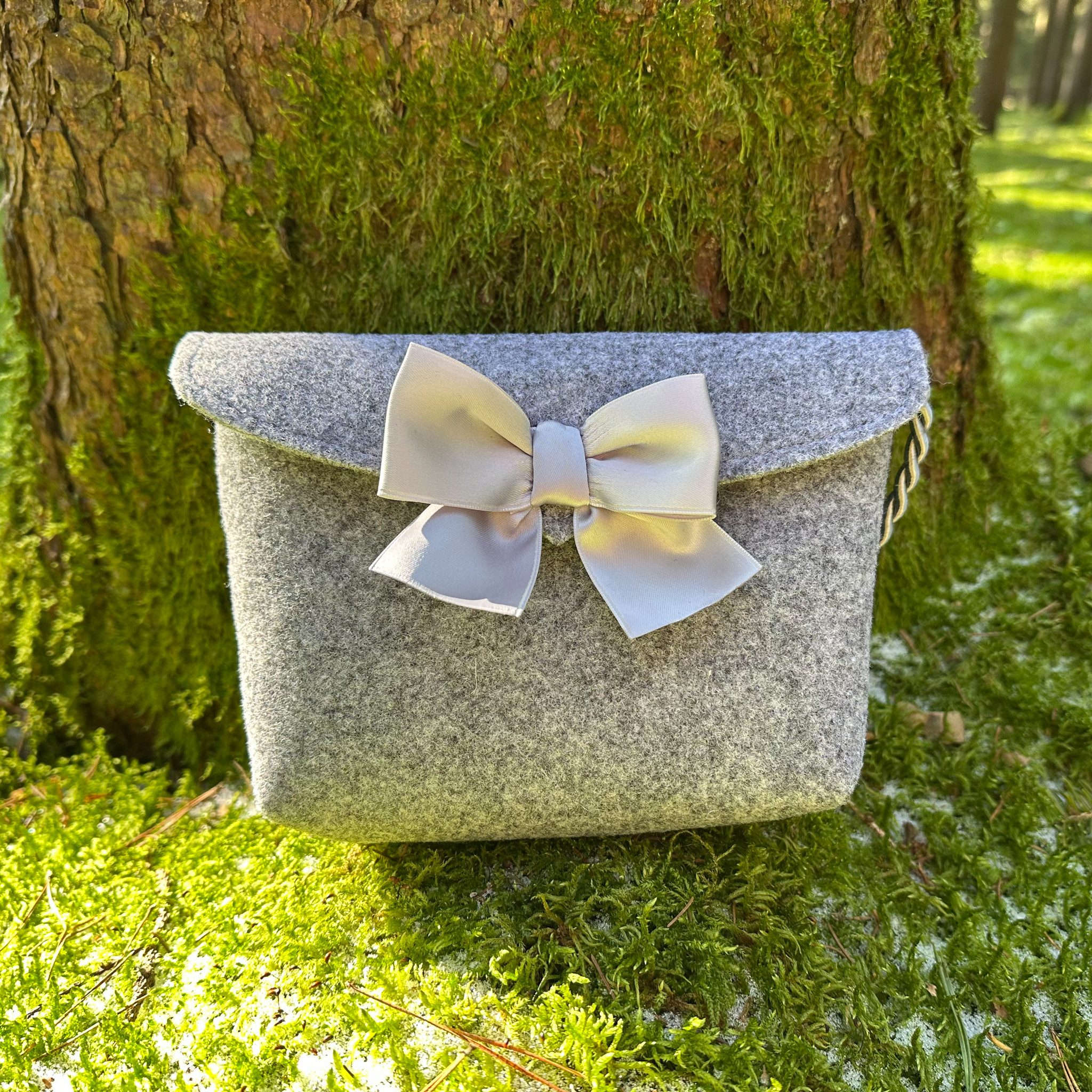 Almbock Trachtentasche Dirndltasche Lilly, handgemachte Wollfilztasche, grau