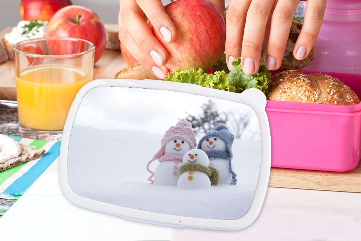 MuchoWow Lunchbox für (2-tlg), in verschneiten Brotdose Mädchen, von Familie Eine Erwachsene, einer Kunststoff Kunststoff, Brotbox rosa Landschaft, Snackbox, Weihnachtspuppen Kinder