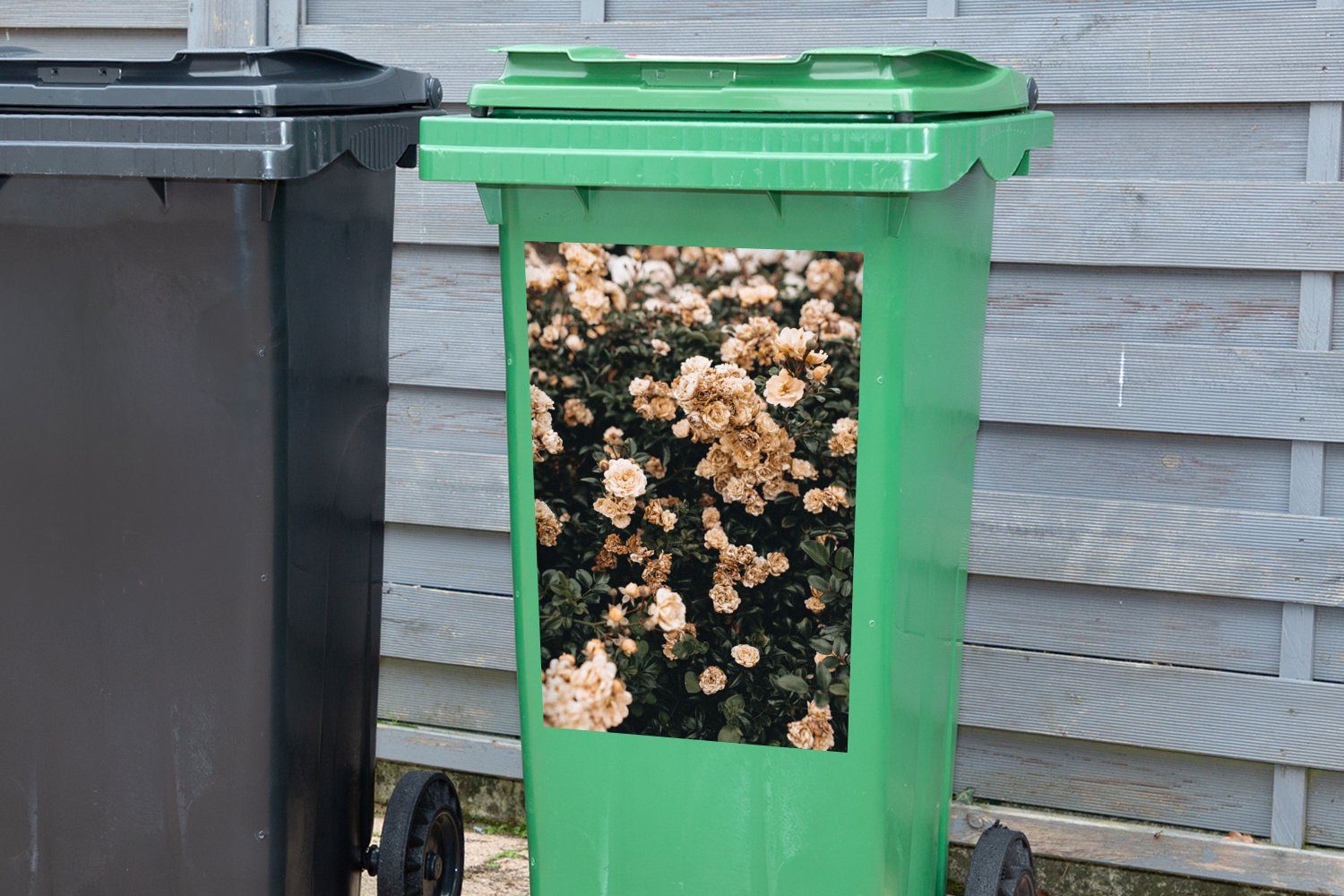 (1 Mülltonne, Weiß Rosenstrauch - - Container, Wandsticker St), - Blumen Sticker, Mülleimer-aufkleber, Braun Abfalbehälter MuchoWow