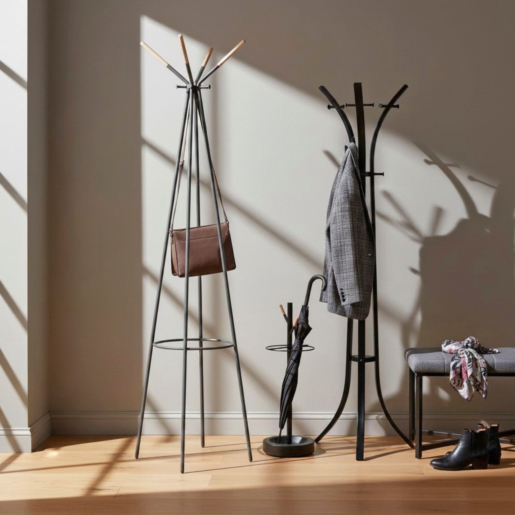 HAKU Garderobenständer Kleiderständer, Standgarderobe, freiform - aus Metall Schwarz - Ø/H 45/177 cm