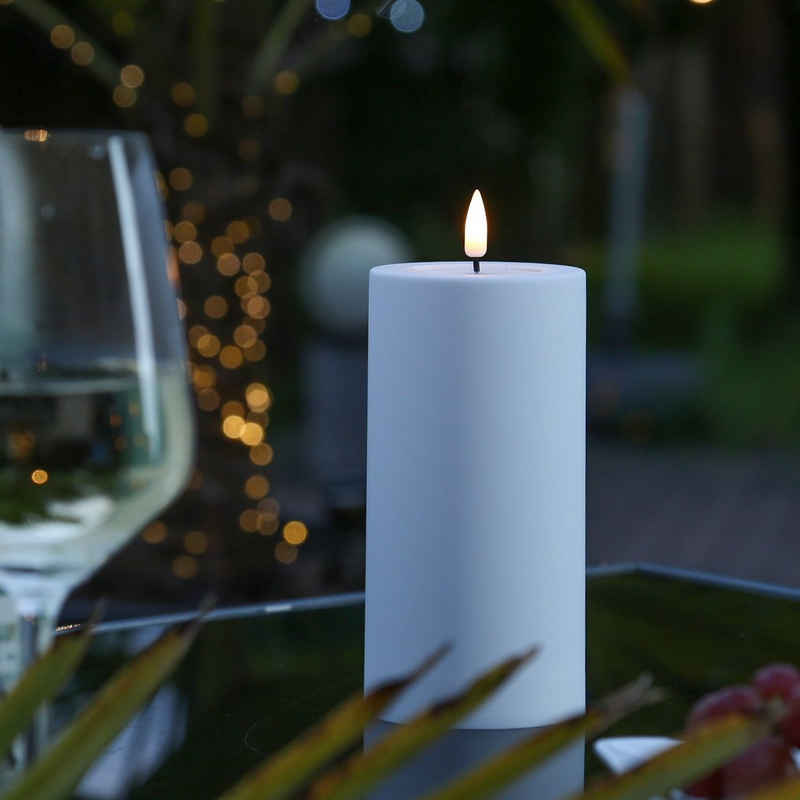 Deluxe Homeart LED-Kerze »LED Kerze MIA für Außen 3D Flamme flackernd H: 15cm D: 7,5cm outdoor weiß« (1-tlg)