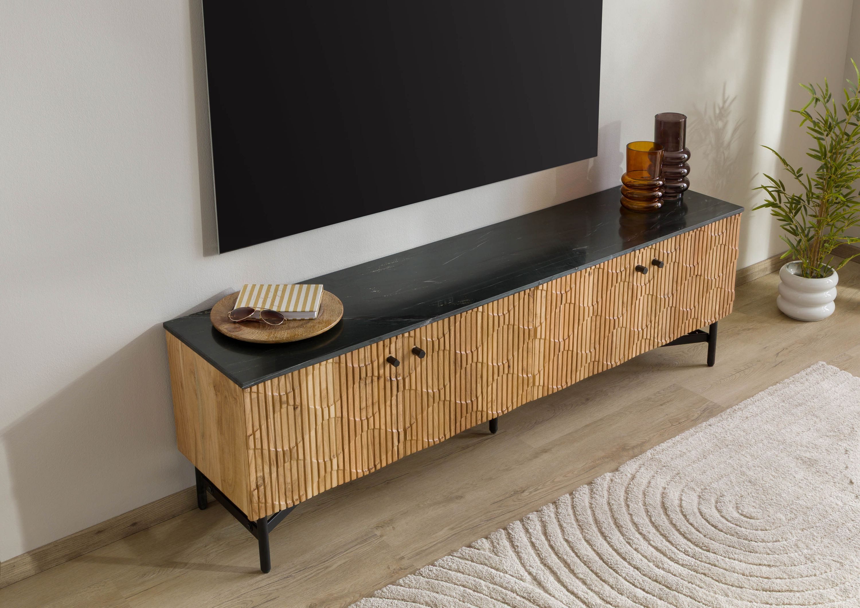 Massivmoebel24 TV-Board LONDON (Massivholz), Akazie 180x40x55 natur lackiert / Marmor schwarz LONDON #105