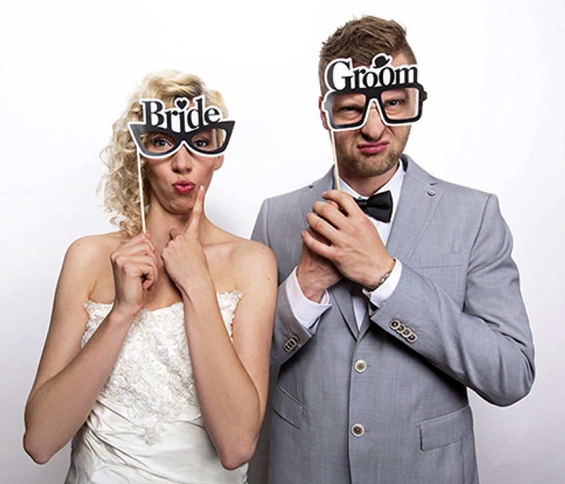 partydeco Fotohintergrund Photo Booth Accessoire Hochzeit "Bride & Groom", Hochzei