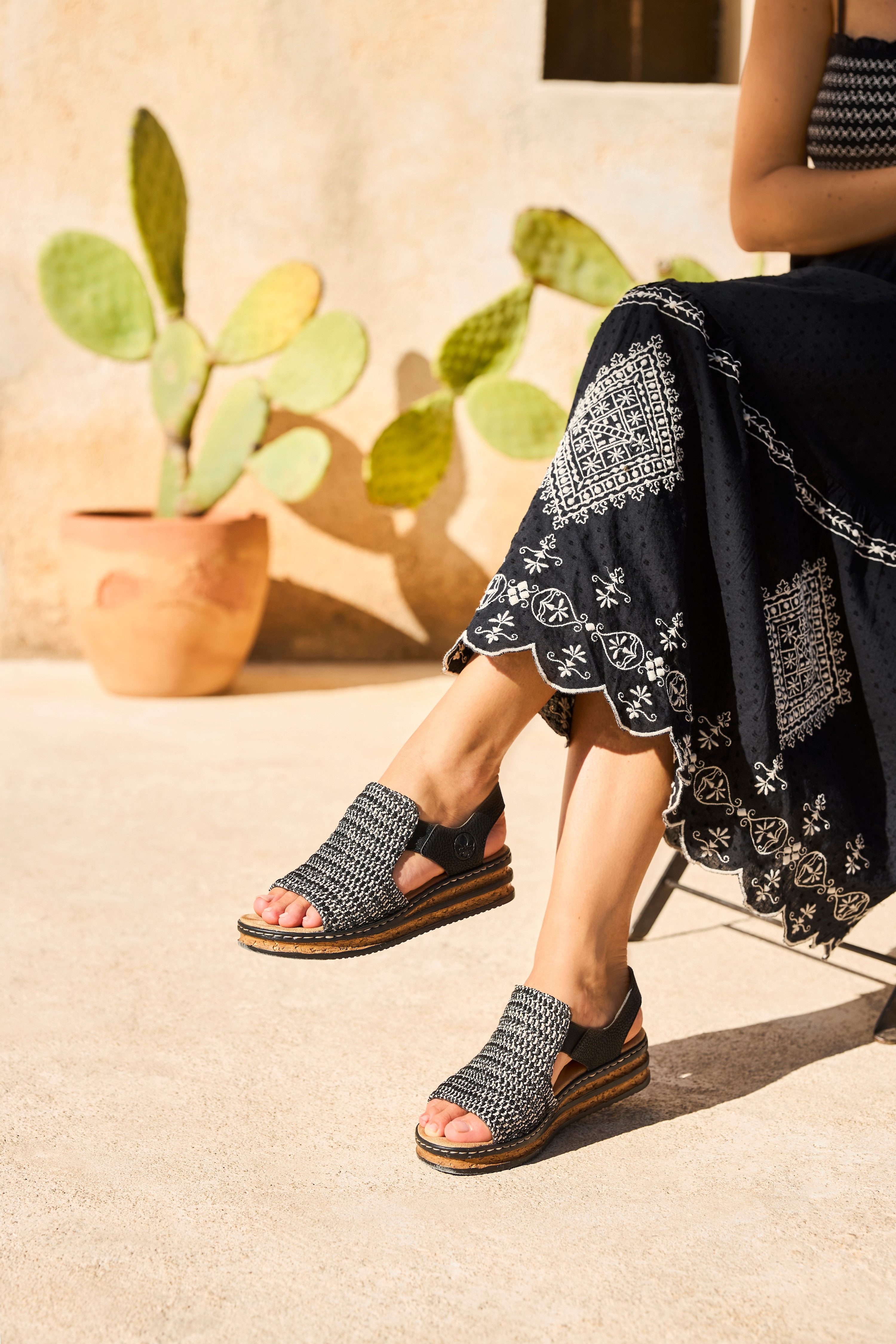 Rieker Keilsandalette Sommerschuh, Strandschuh, Sandale in Flechtoptik günstig online kaufen