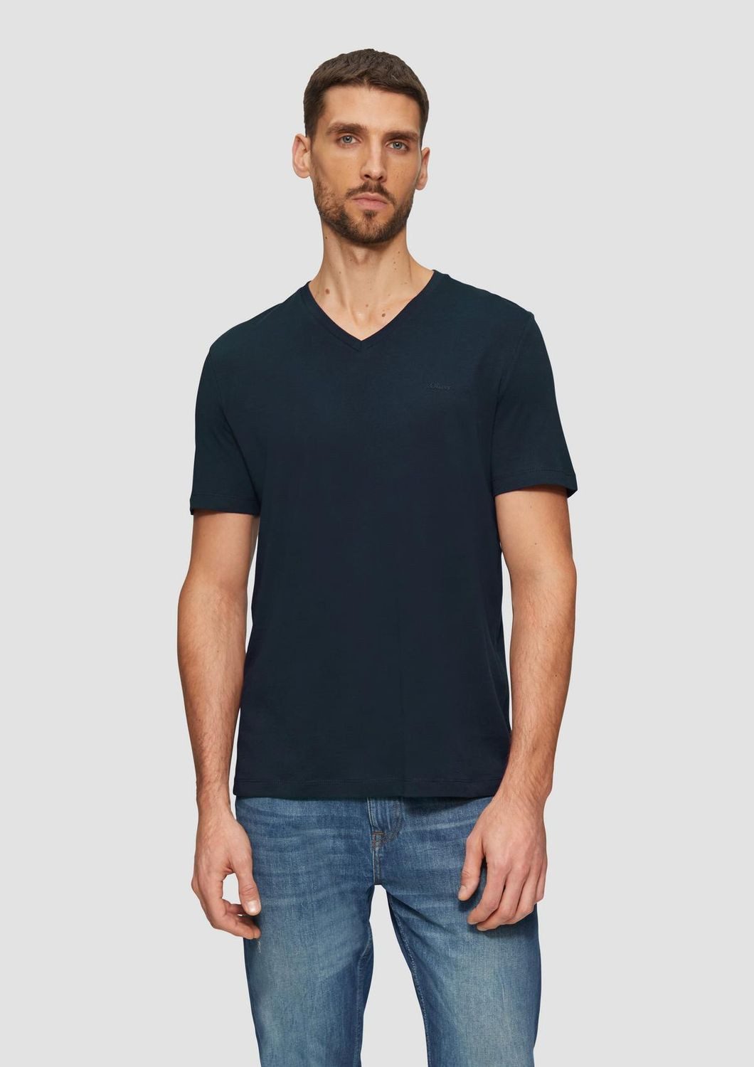 s.Oliver T-Shirt V-Ausschnitt, mit Logo auf der Brust