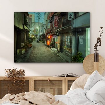 MuchoWow Acrylglasbild Enge Straße in Tokio in Japan, (1 St), Acrylglasbilder Wohnzimmer & Schlafzimmer