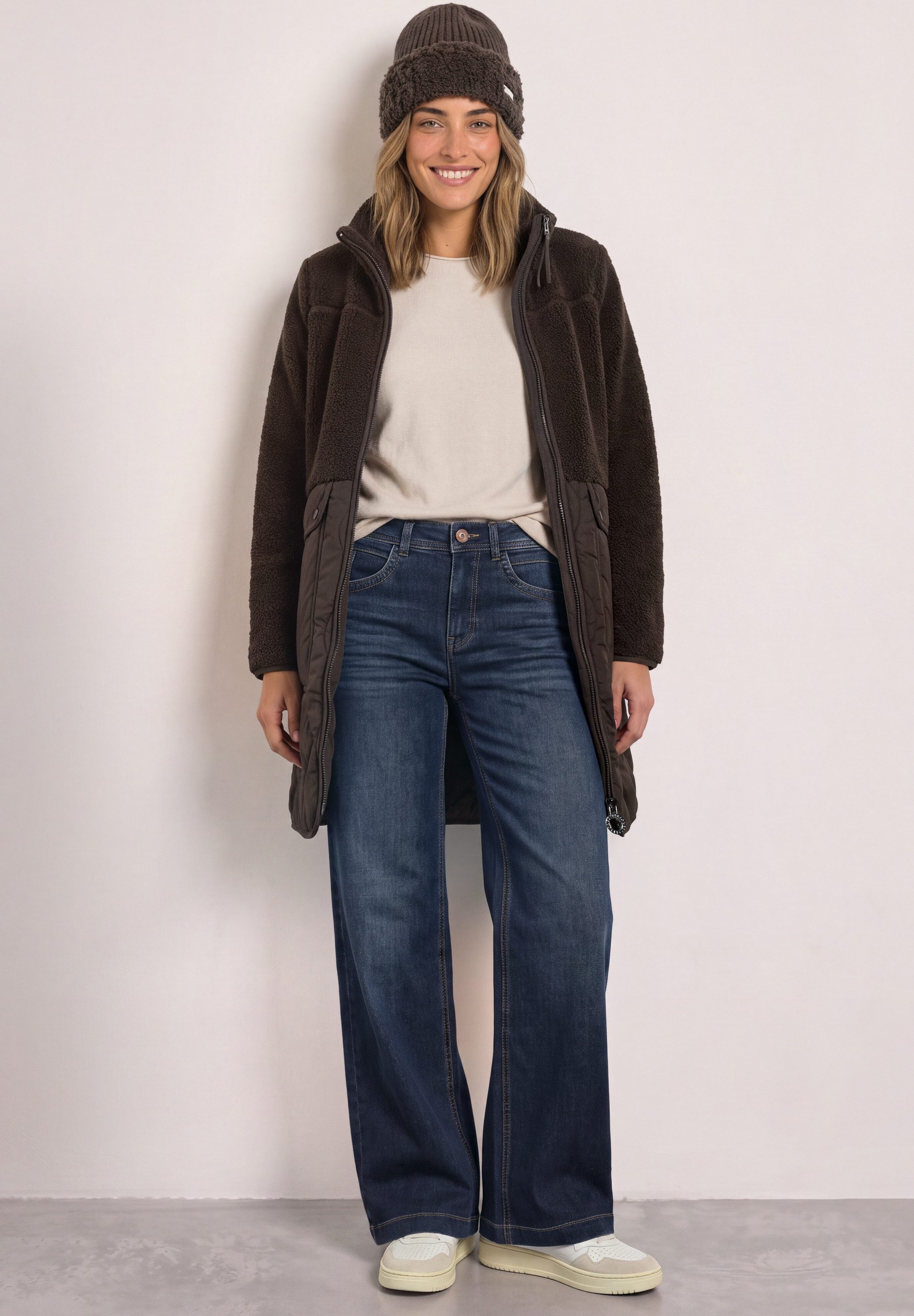 STREET ONE Fellimitatjacke mit Stehkragen – Bild 3 von 5