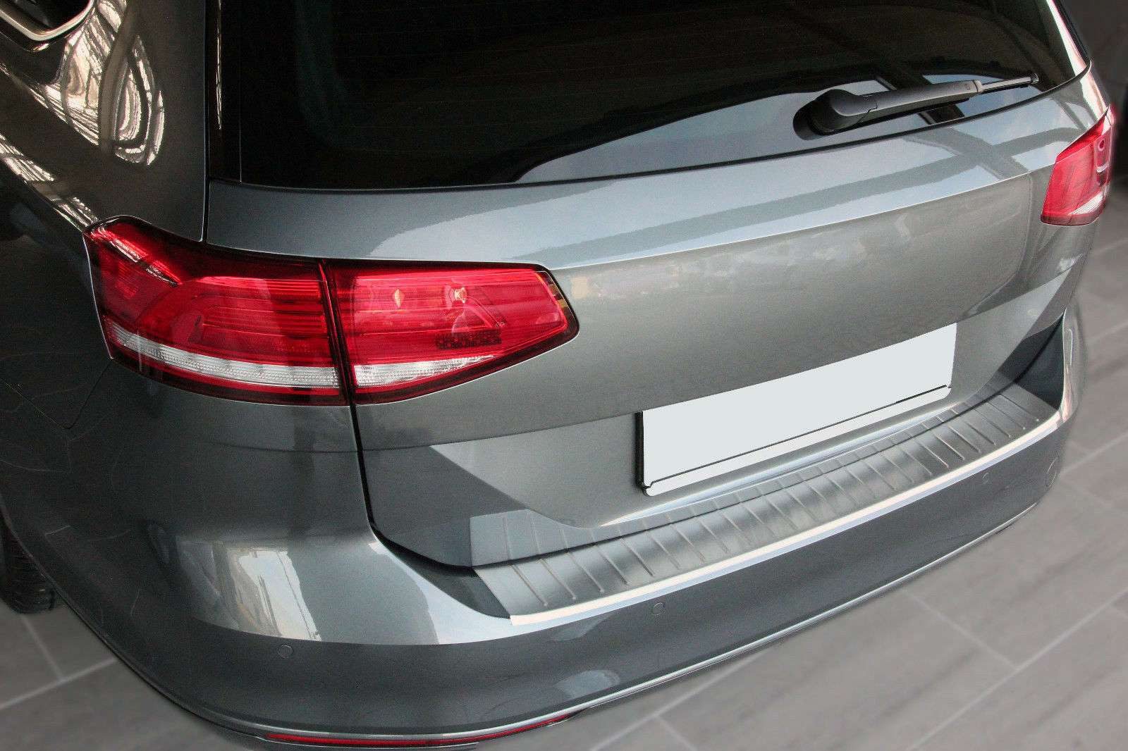 RECAMBO Ladekantenschutz für VW PASSAT B8 VARIANT + ALLTRACK ab 2014 Stoßstangenschutz, V2A rostfrei, Exklusive Optik, praktischer Schutz & perfekte Passform