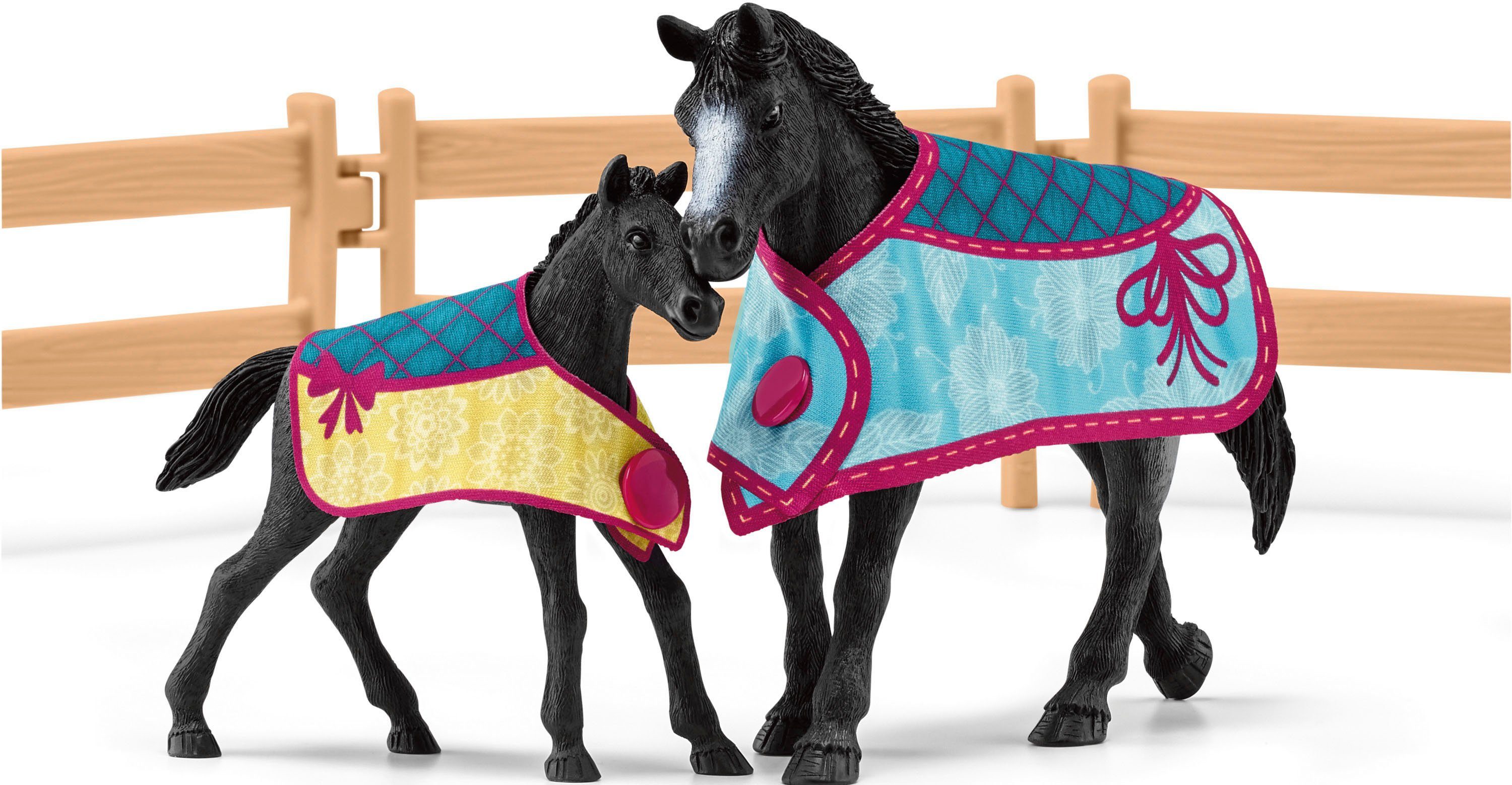 Schleich® Spielwelt HORSE CLUB, Pferdebox mit Stute und Fohlen (42611)