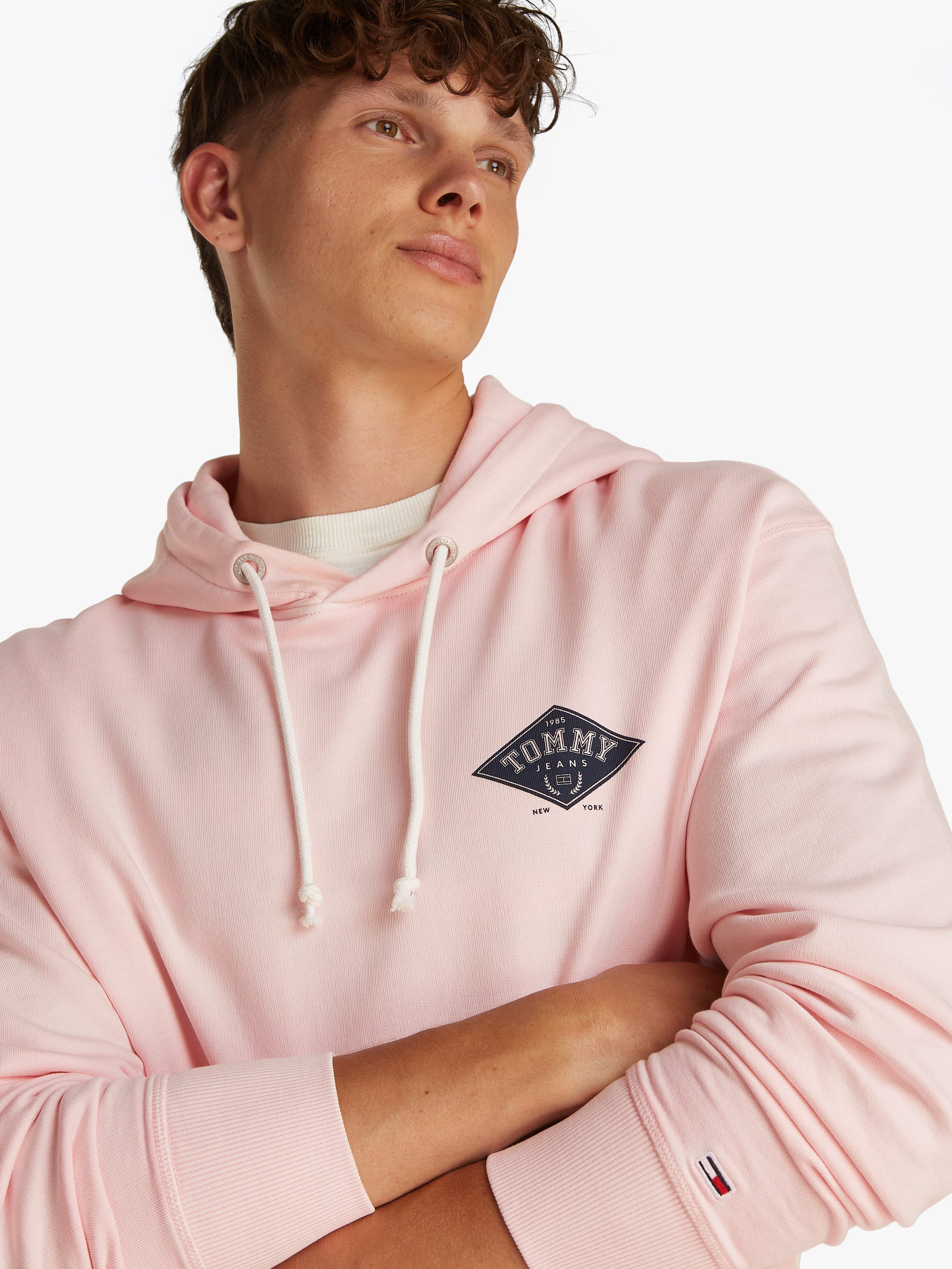 Tommy Jeans Kapuzensweatshirt TJM RLX VARSITY GRAPHICS HOODIE mit großem Rü günstig online kaufen