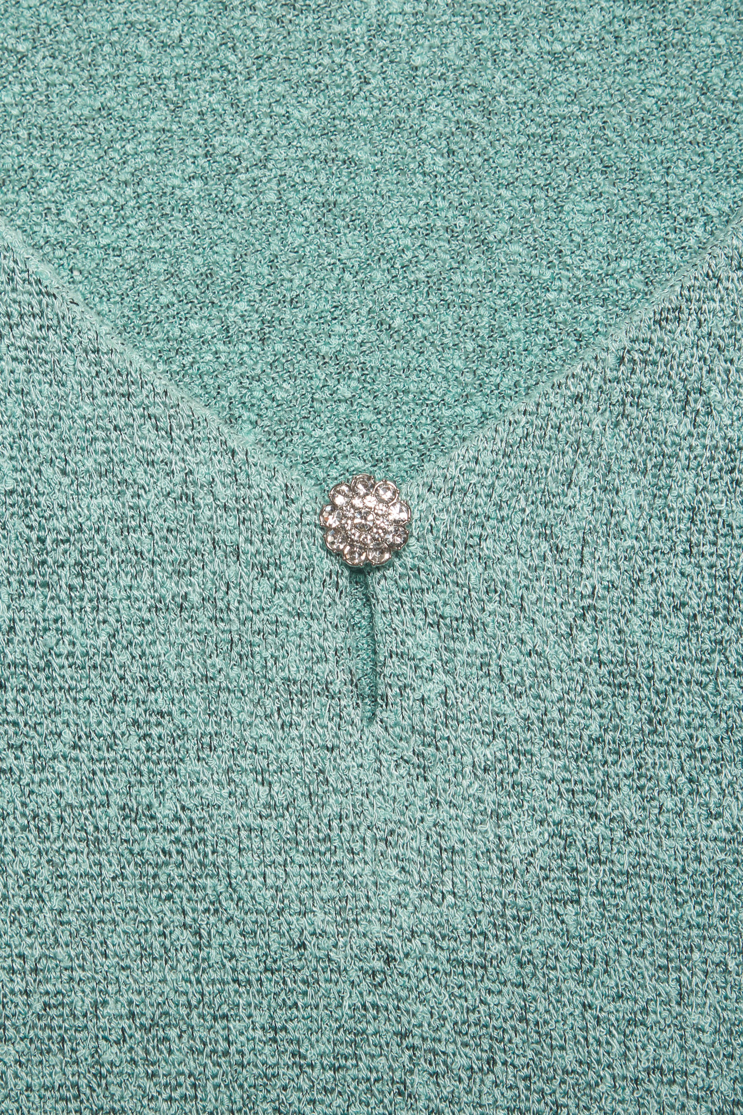 LASCANA 3/4-Arm-Shirt mit Strassknopf in Blütenform aus Feinstrick in Melange Optik – Bild 4 von 5