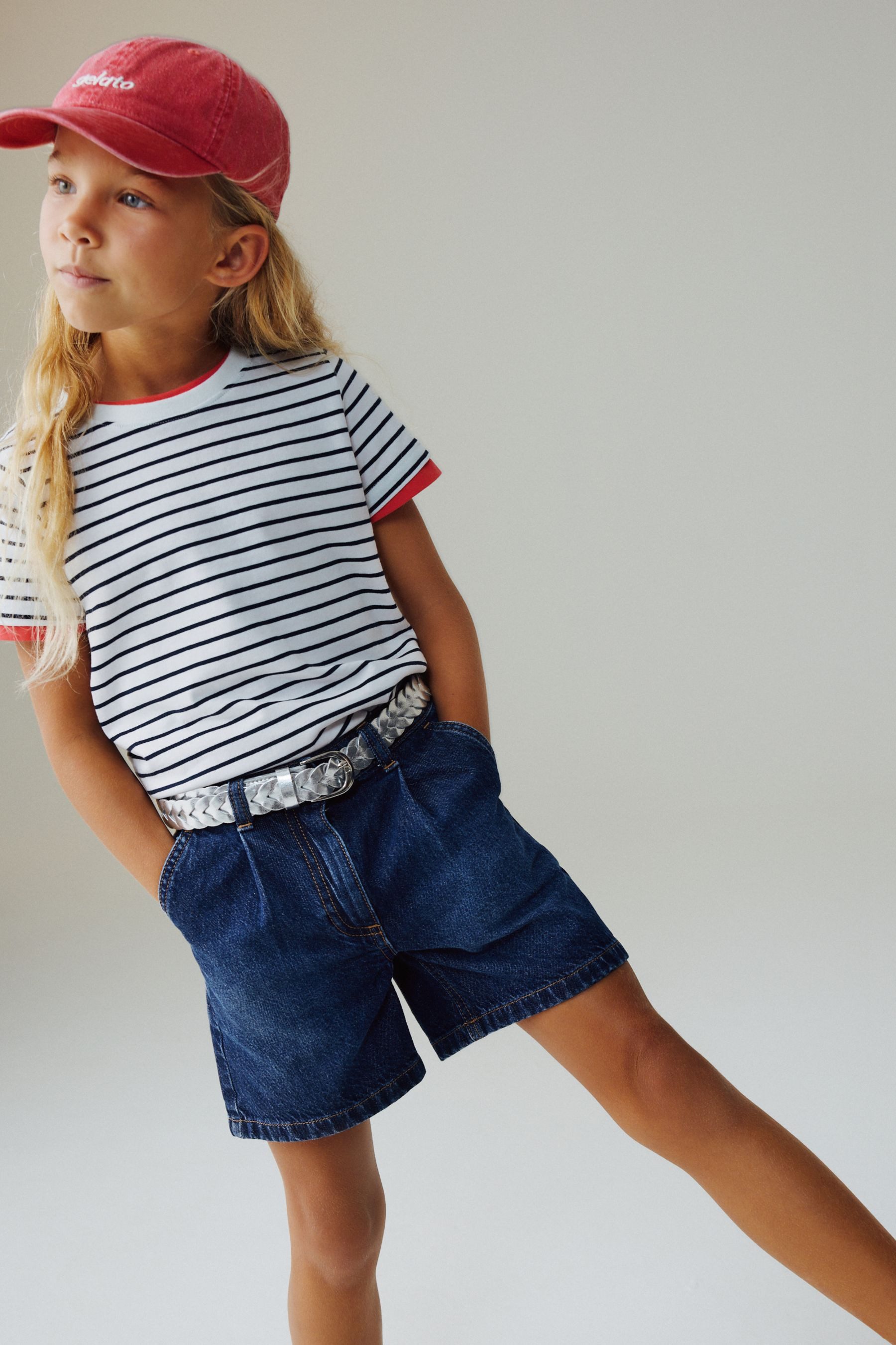 Next Jeansshorts Relaxed Fit Denim-Shorts mit Bundfalten (1-tlg)