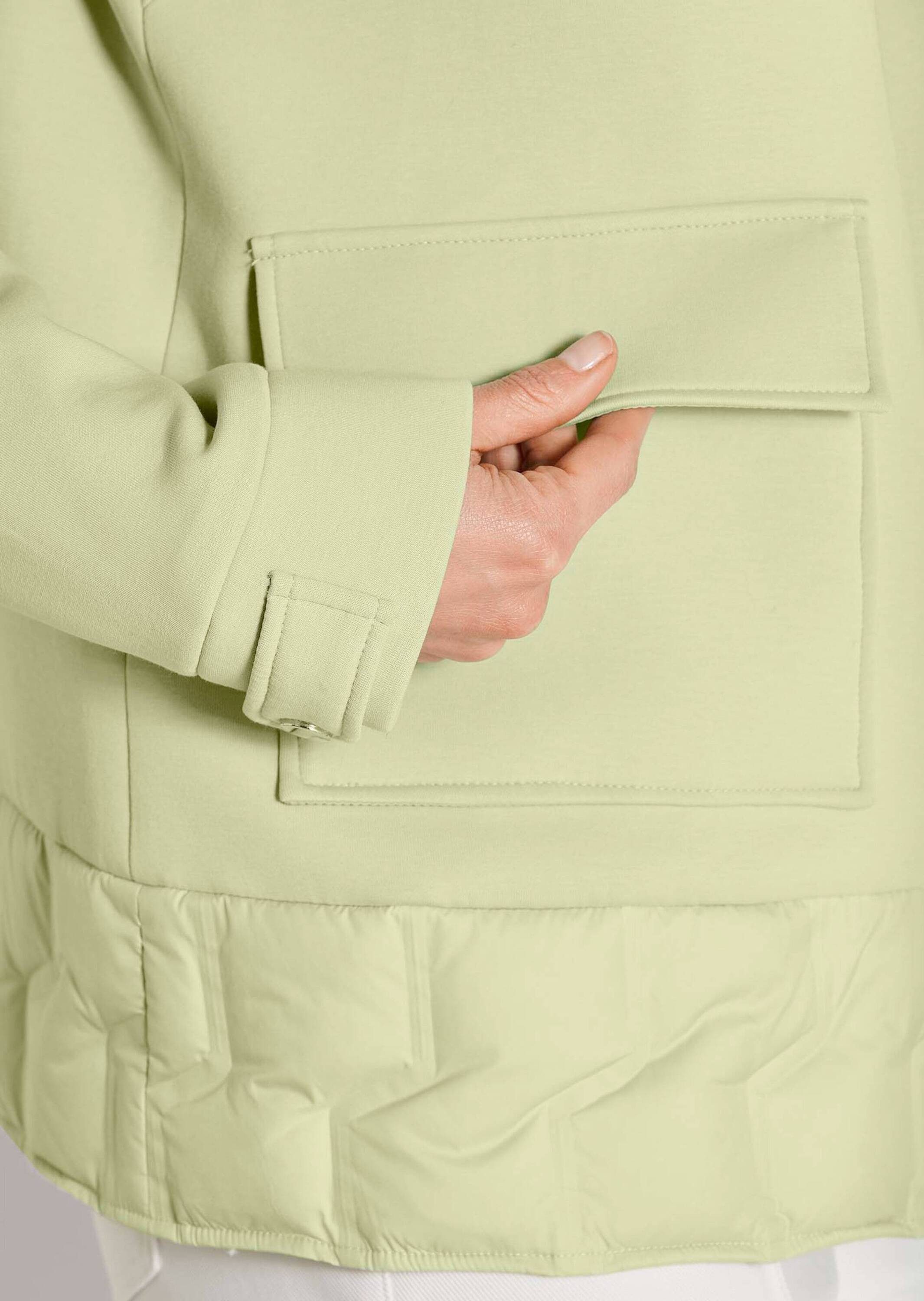 MADELEINE Outdoorjacke Kurzjacke mit Druckknopfverschluss Baumwolljacke mit Klappkragen, Taschen und Langarm