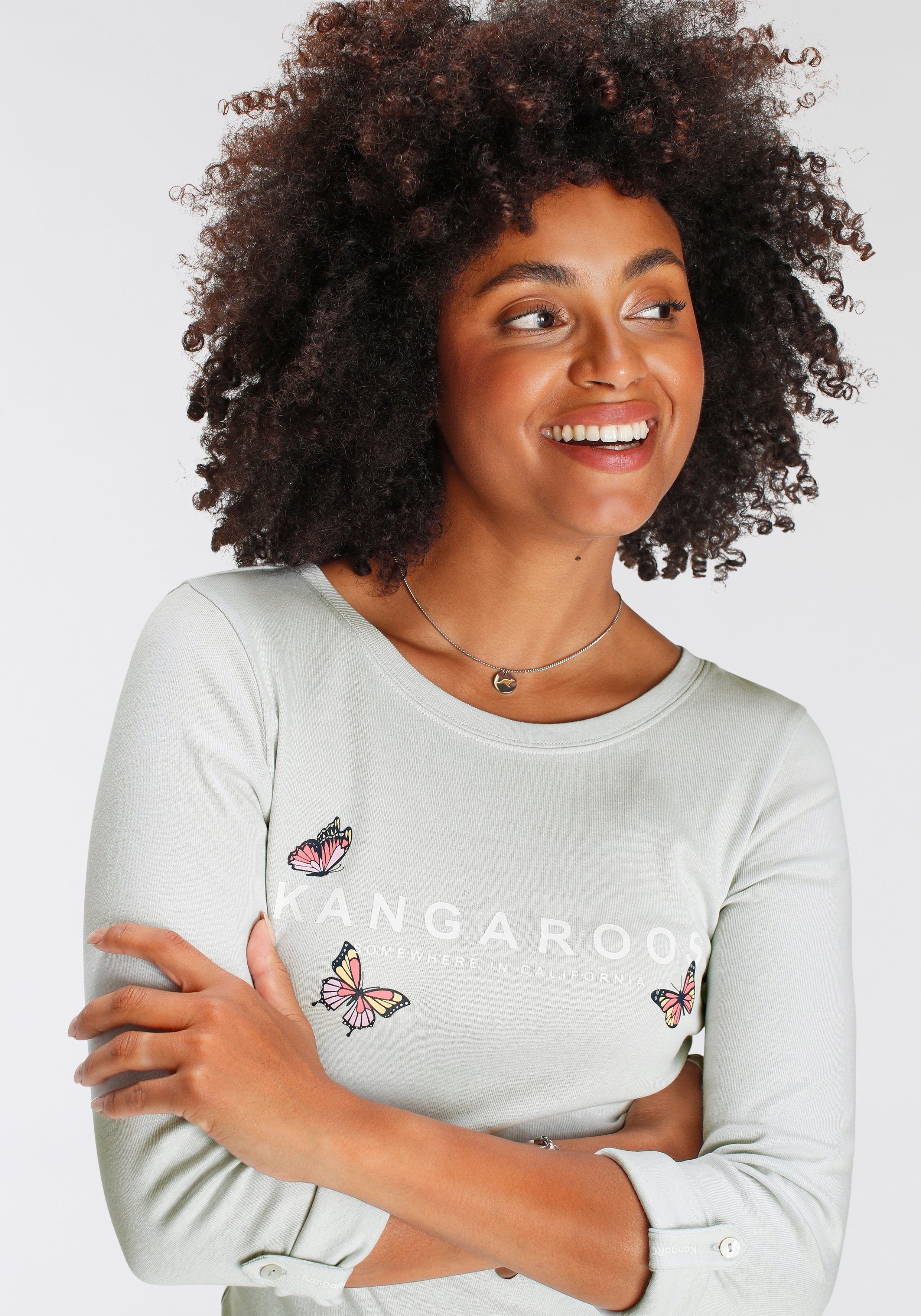 KangaROOS Langarmshirt mit süßem NEUE zum & - krempeln Logodruck Ärmeln KOLLEKTION