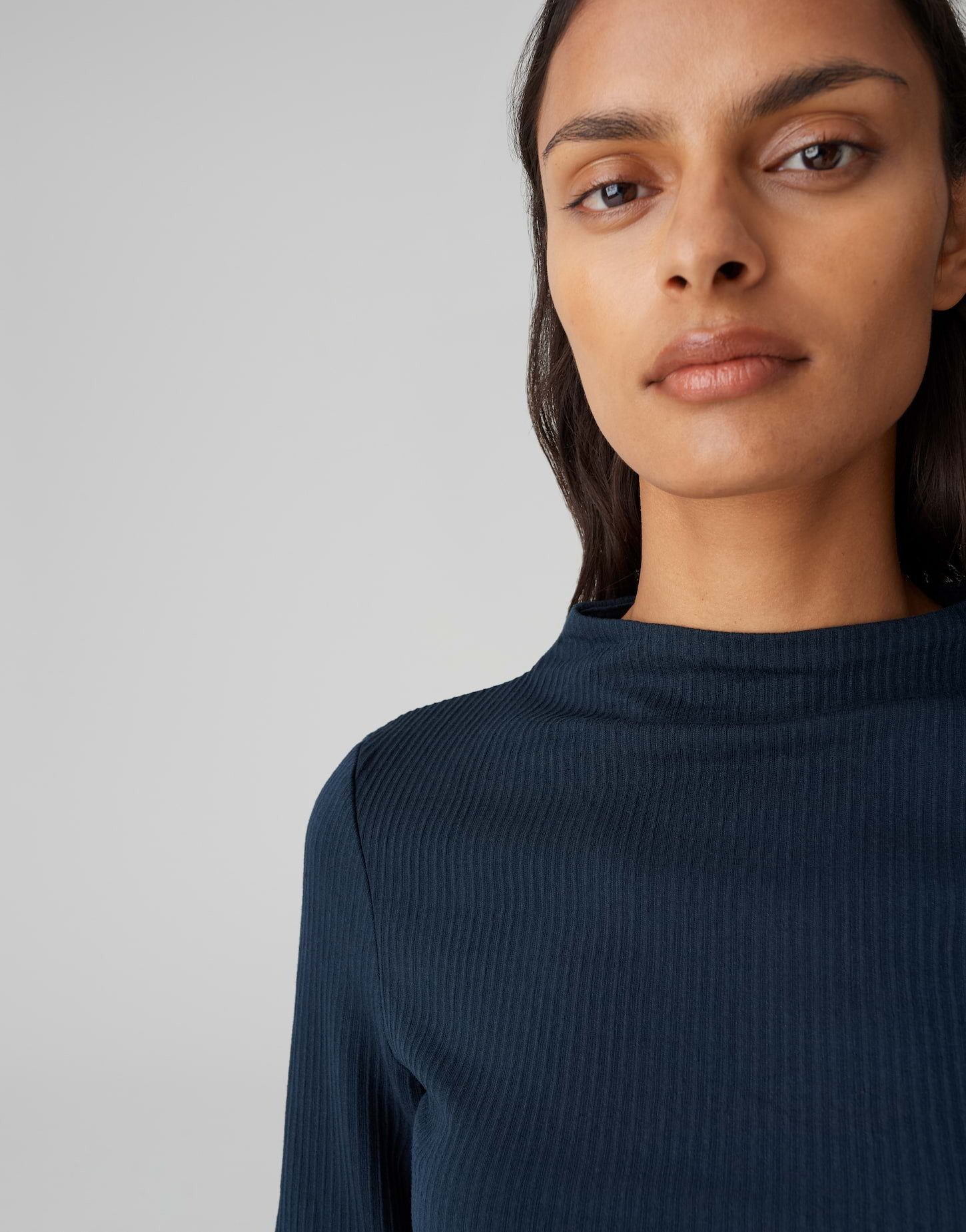 OPUS Longsleeve SOMANZI aus feinem Rippjersey figurbetont geschnitten, elastischer Stoff, feine Rippstruktur – Bild 4 von 5