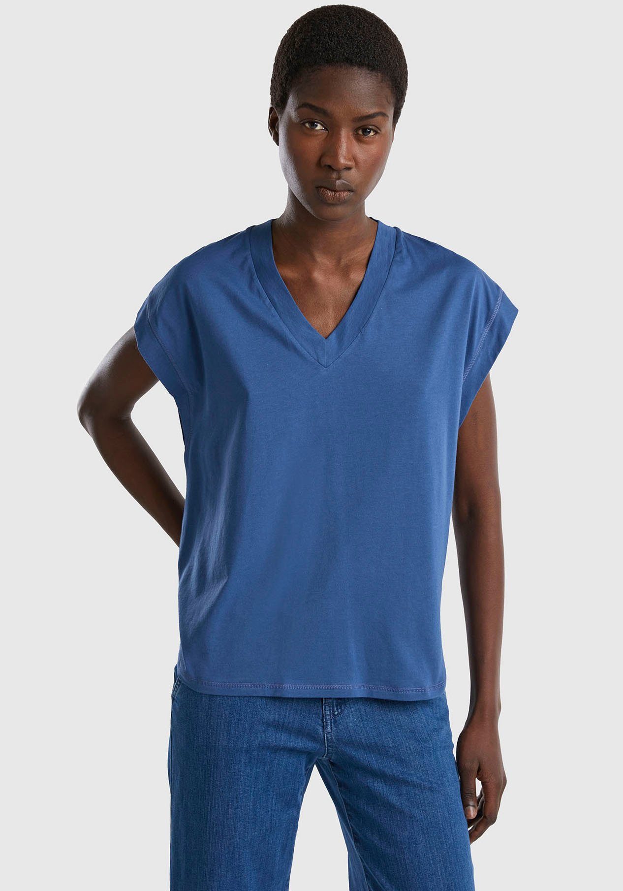 of Oversize-Passform Benetton kastiger Colors United in V-Shirt