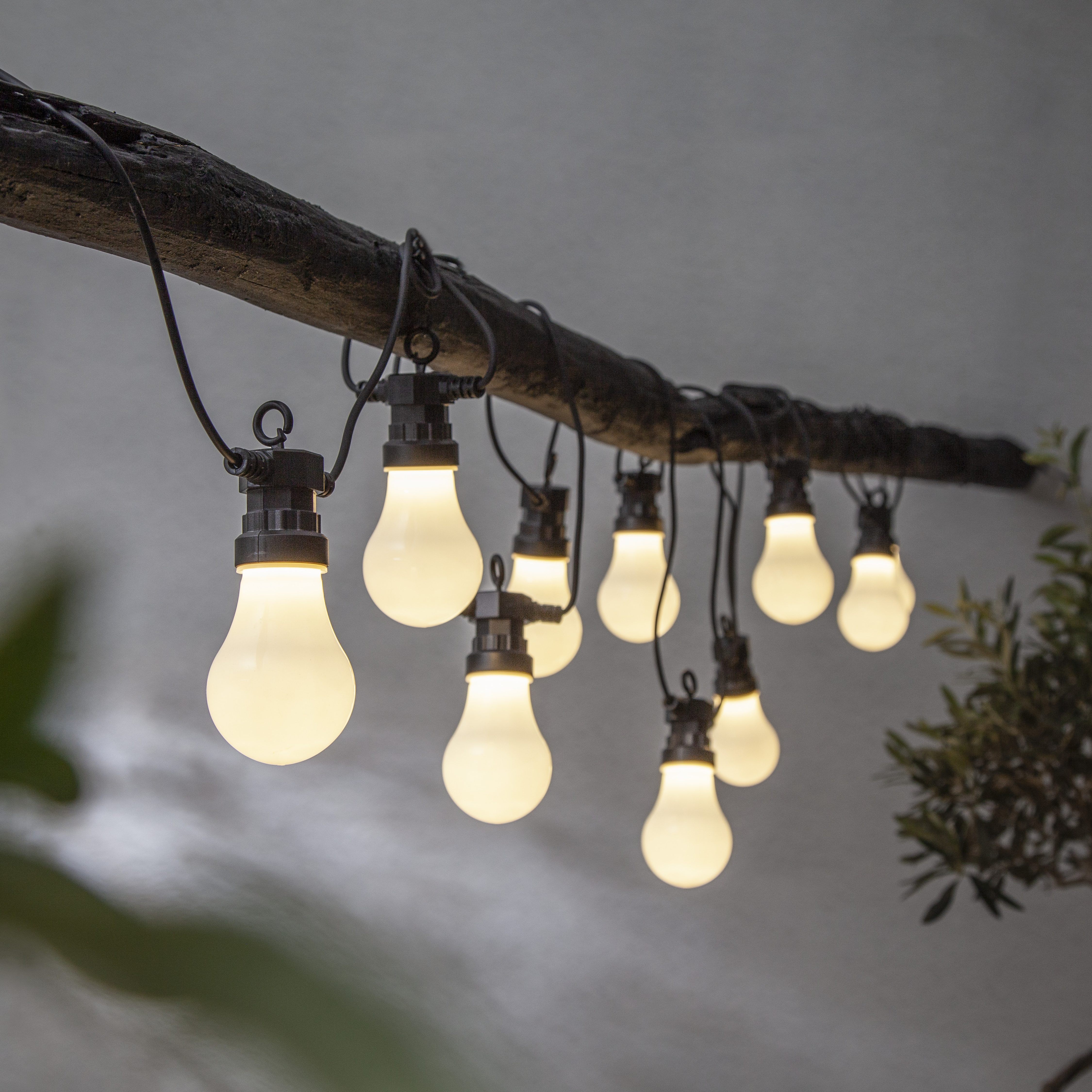 STAR TRADING LED-Lichterkette Circus, 10-flammig, Ø ca. 15 cm, ca. 4,05 m, mit Trafo, outdoor, Vierfarb-Karton