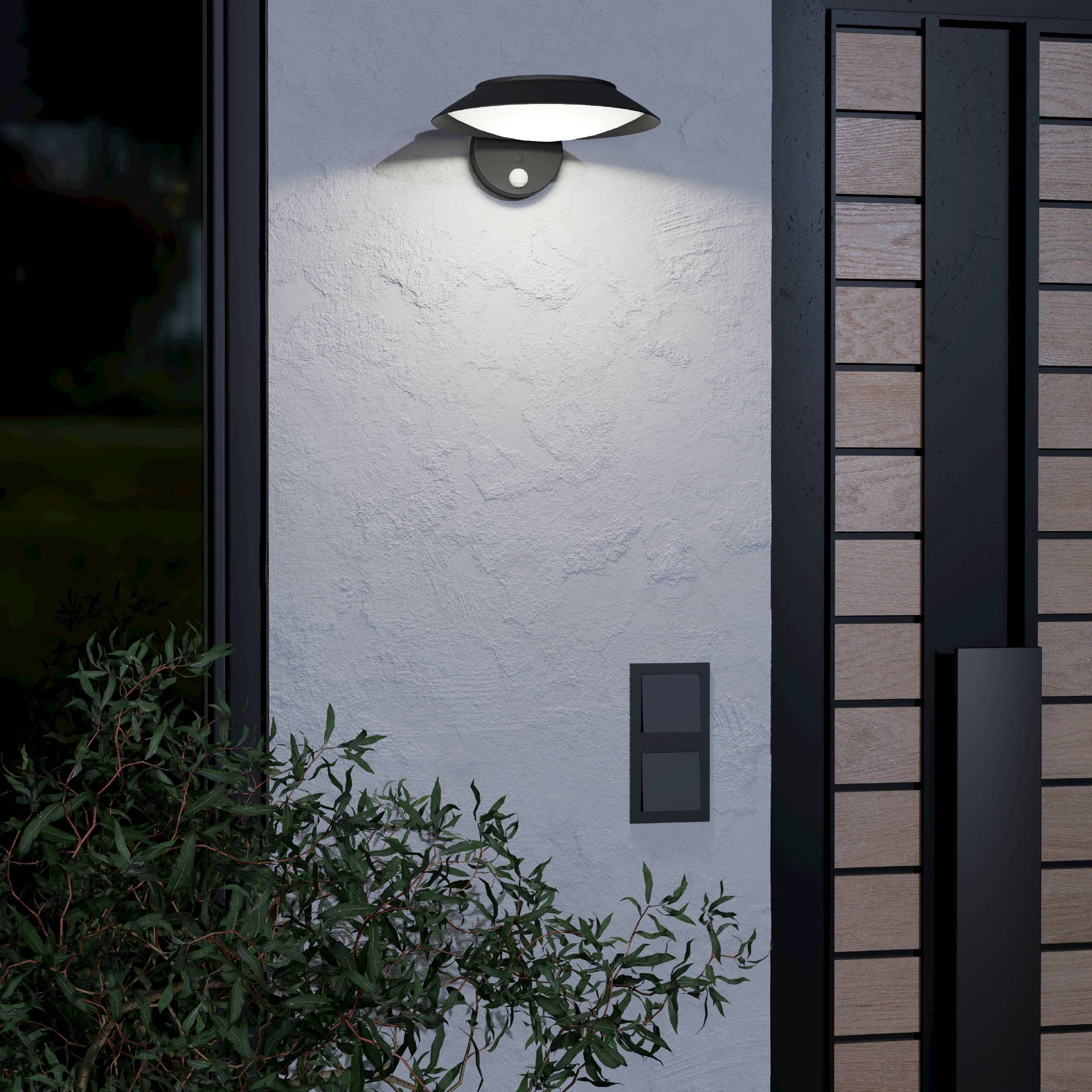 EGLO LED Solarleuchte Cerrisi LED Wandlampe, Solarlampe, Bewegungsmelder, Kunststoff, IP44, Bewegungsmelder, LED fest integriert, Warmweiß, Solarleuchte - L25 x H10,5 x AL30 cm - schwarz - 7W inkl.