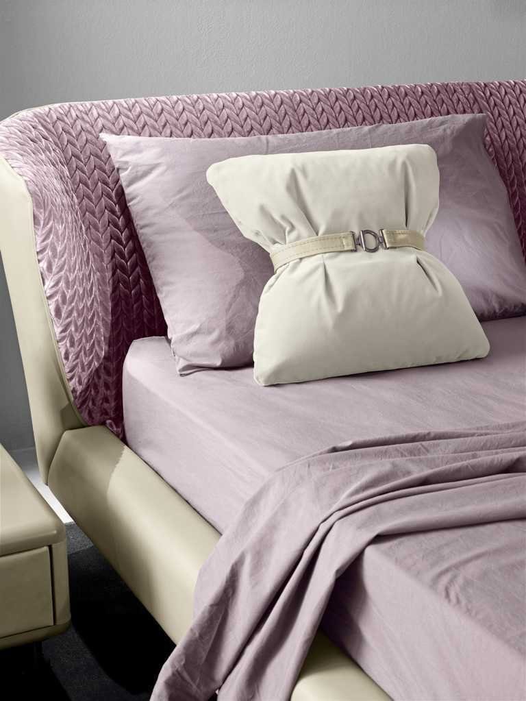 Betten Italienische Schlafzimmer (Bett) Bett JVmoebel Luxus Rosa Moderne Bett Möbel Design