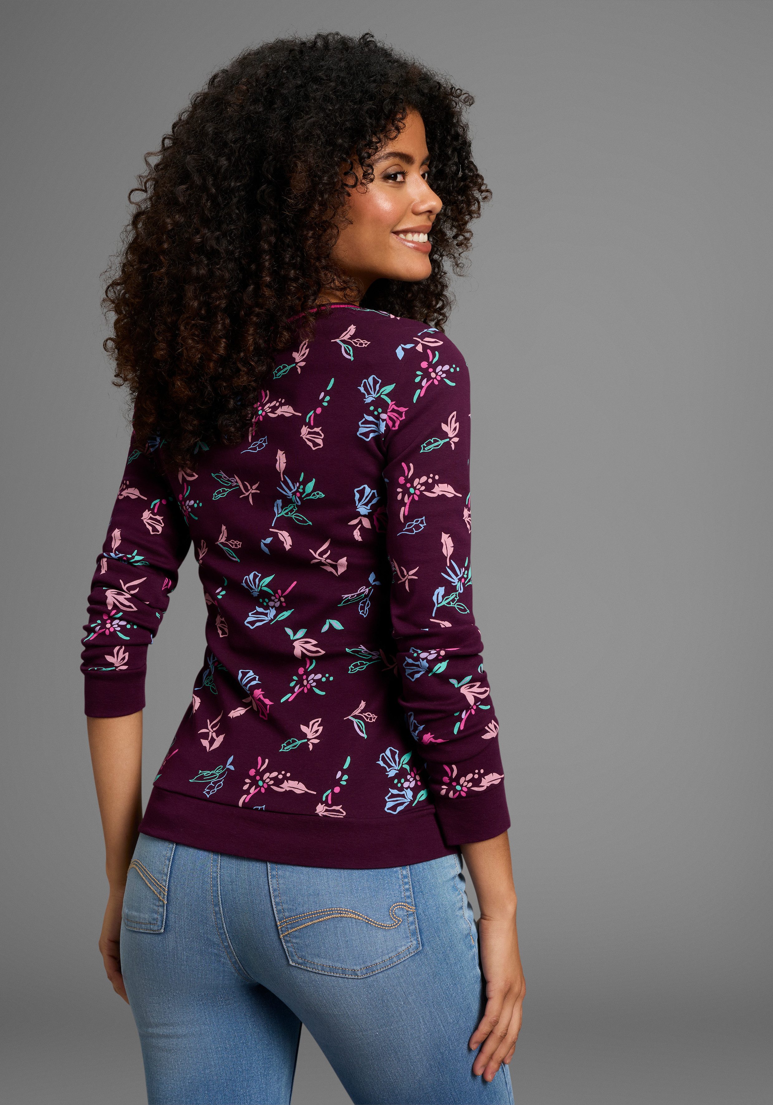 KangaROOS Langarmshirt mit Allover-Print und Kontrastdetails günstig online kaufen