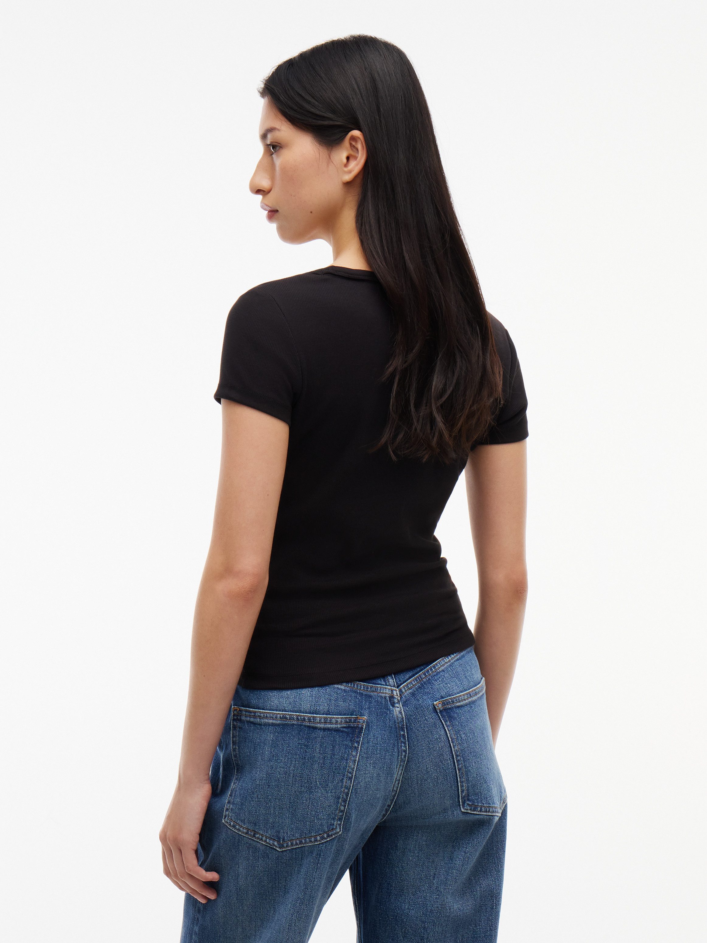 Tommy Jeans Kurzarmshirt TJW SLIM ESSENTIAL RIB V SHORT SLEEVE mit gerippter Struktur, V-Ausschnitt, Slim Fit