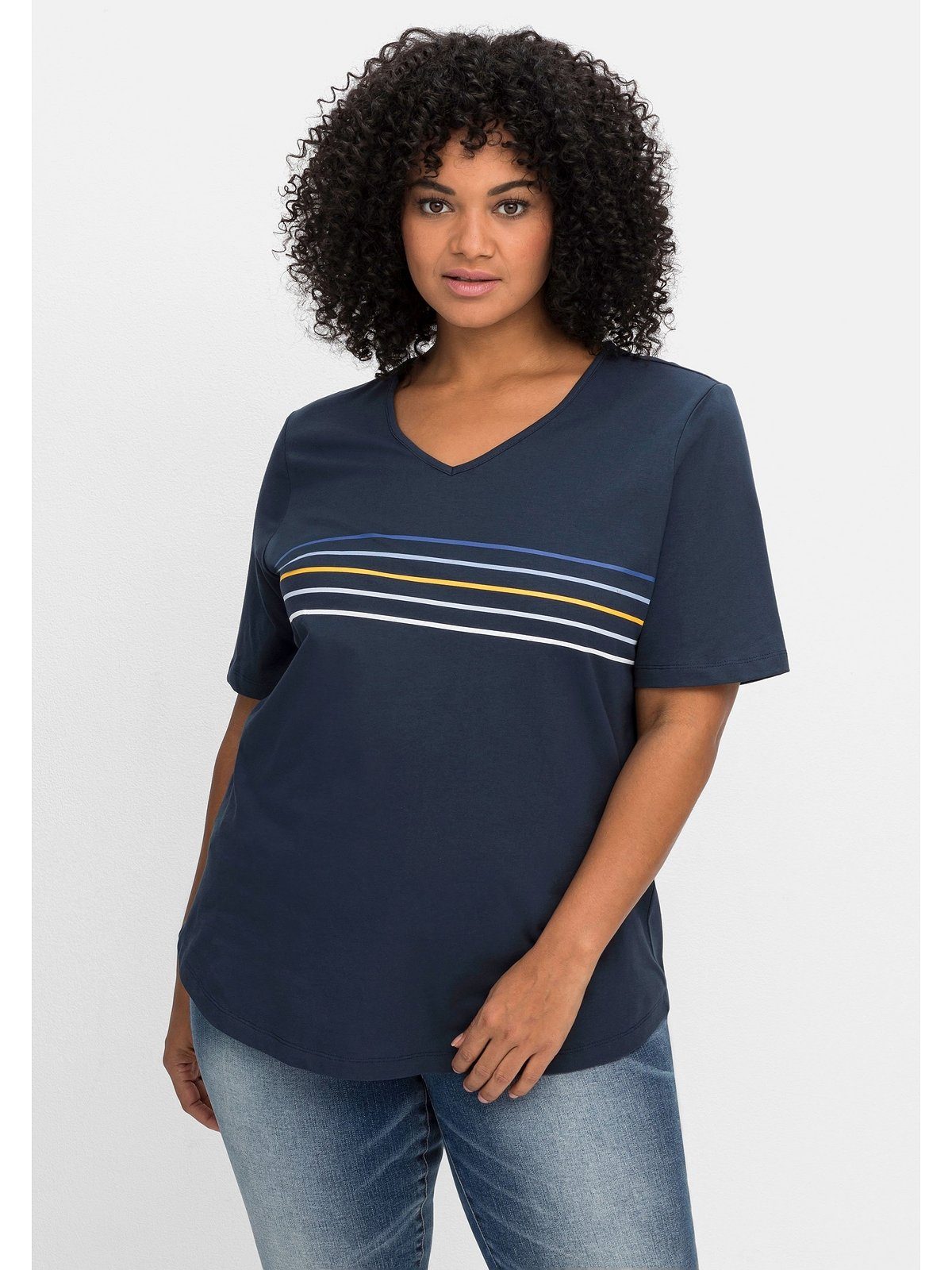 Sheego T-Shirt Große Größen mit Streifendruck und gerundetem Saum