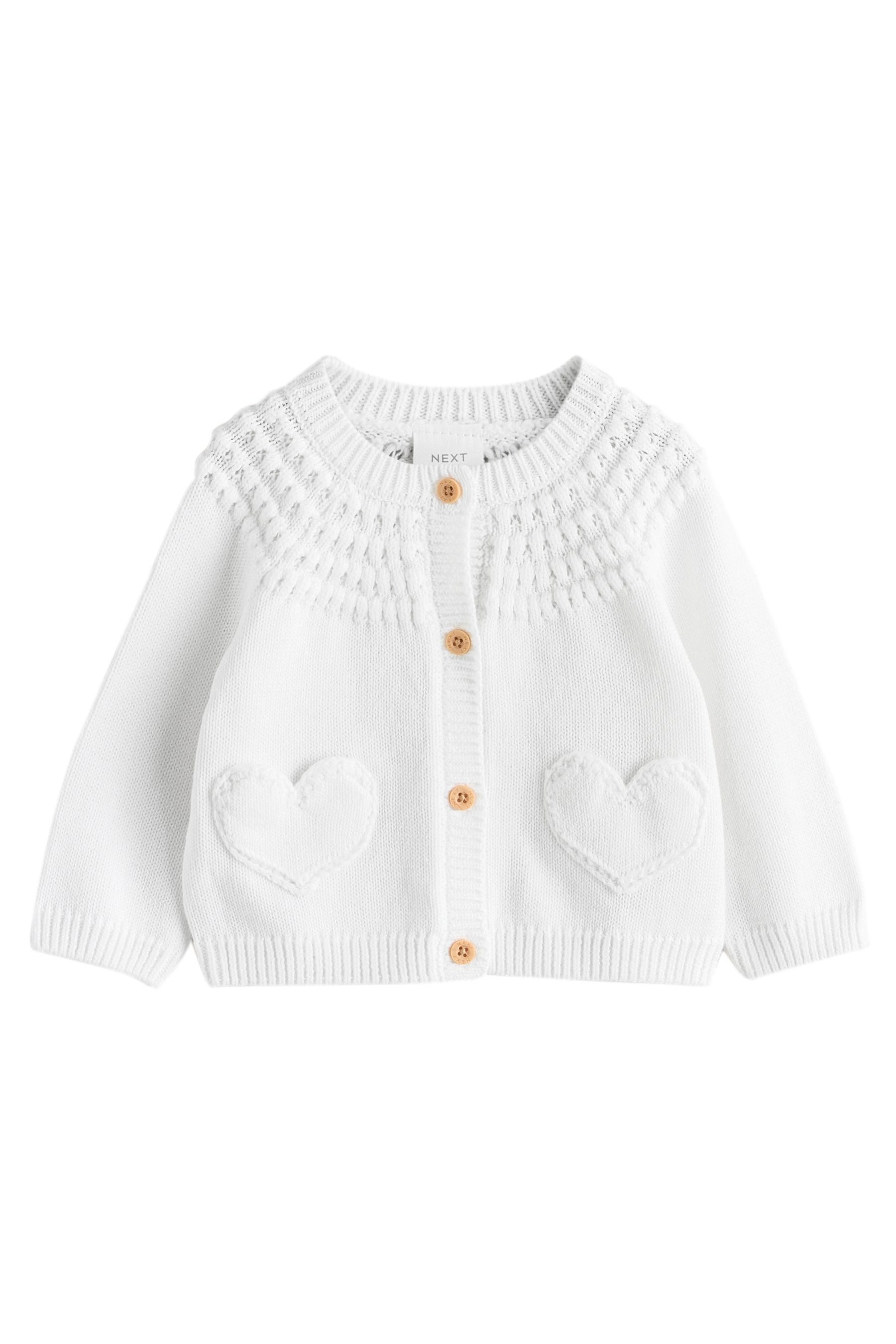 Next Strickjacke Baby Strickjacke mit Knopfleiste, Tasche und Herz (1-tlg)