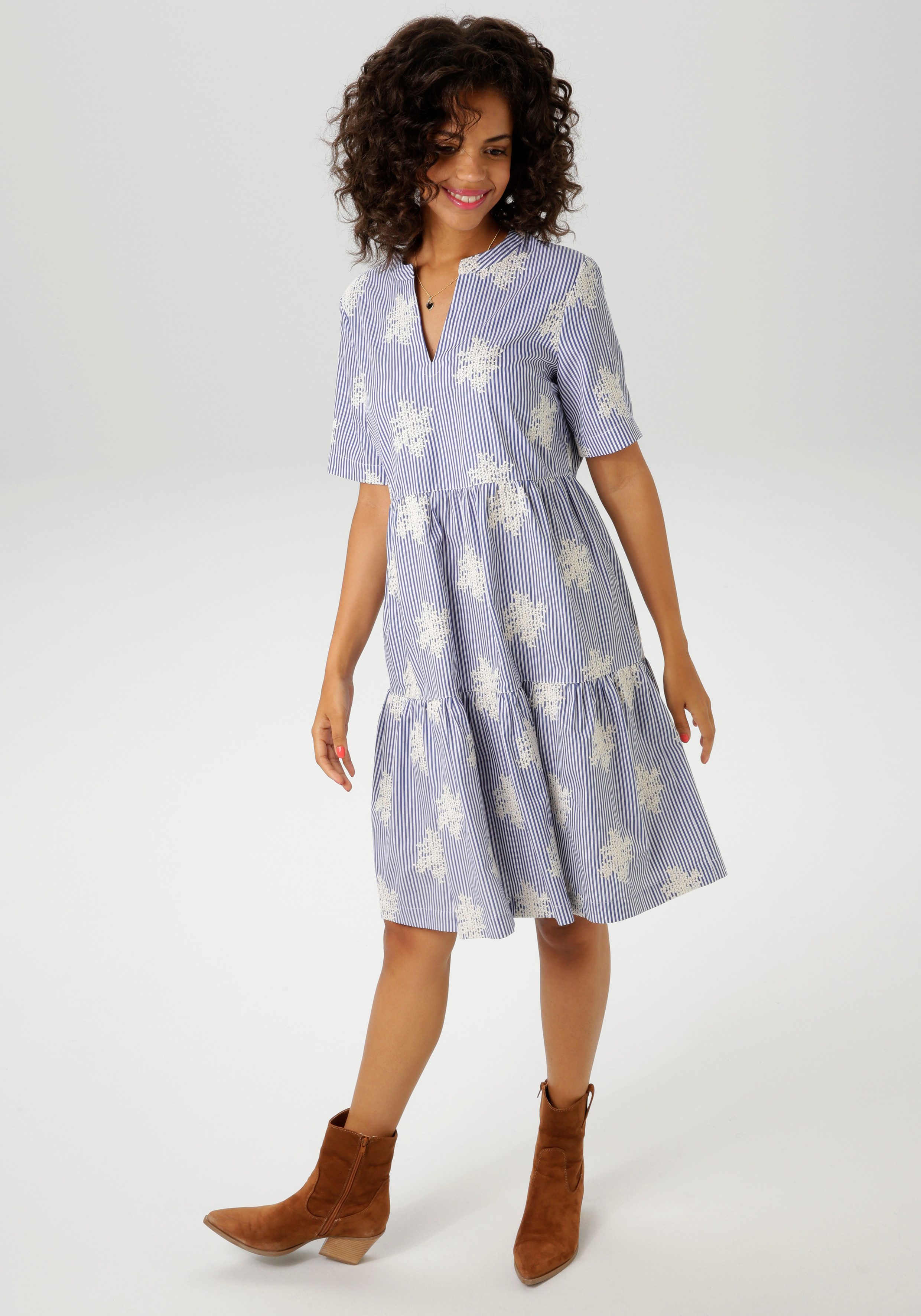 Aniston CASUAL Sommerkleid gestreift und mit aufwändigen Stickereien verziert