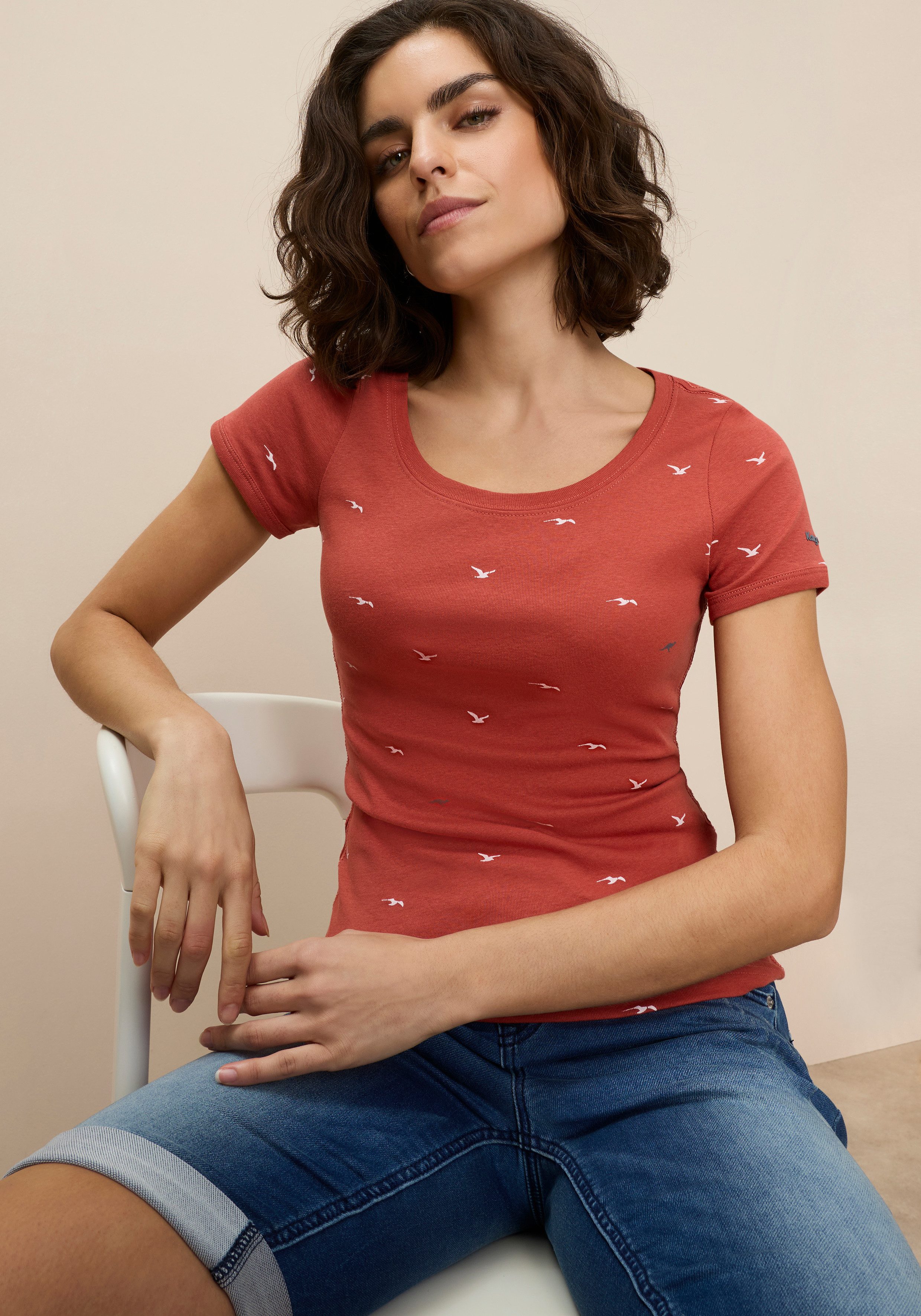 KangaROOS T-Shirt kurzärmelig, sehr figurbetont und hüftbedeckend