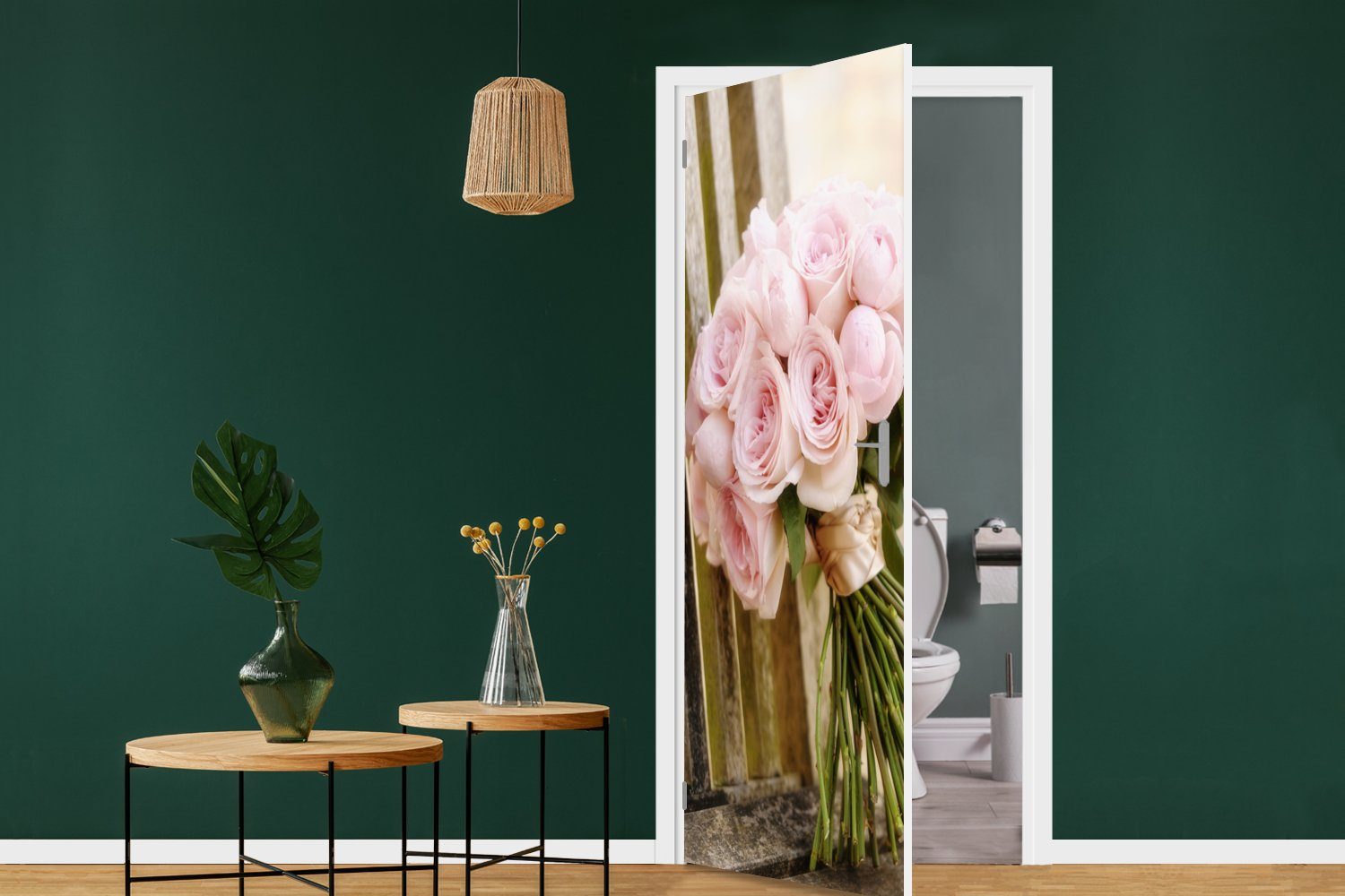 MuchoWow Türtapete Ein Blumenstrauß Matt, Fototapete Rosen Tür, cm (1 St), aus Holzbank, einer 75x205 bedruckt, rosa auf Türaufkleber, für