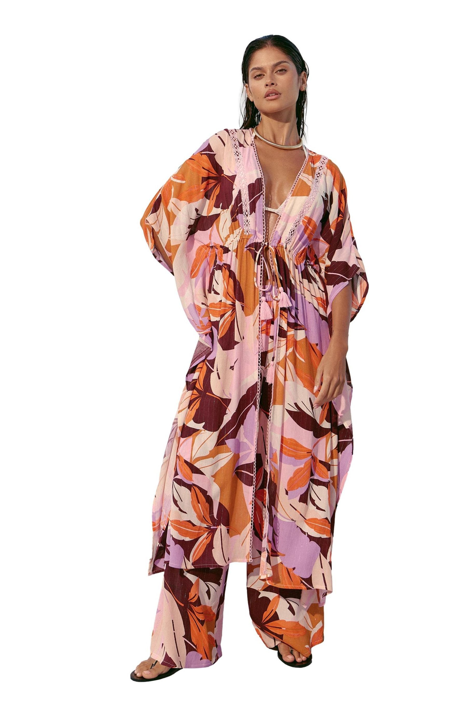 LIPSY Strandkleid Lipsy – Bedruckter drapierter Kaftan, Petite (1-tlg)