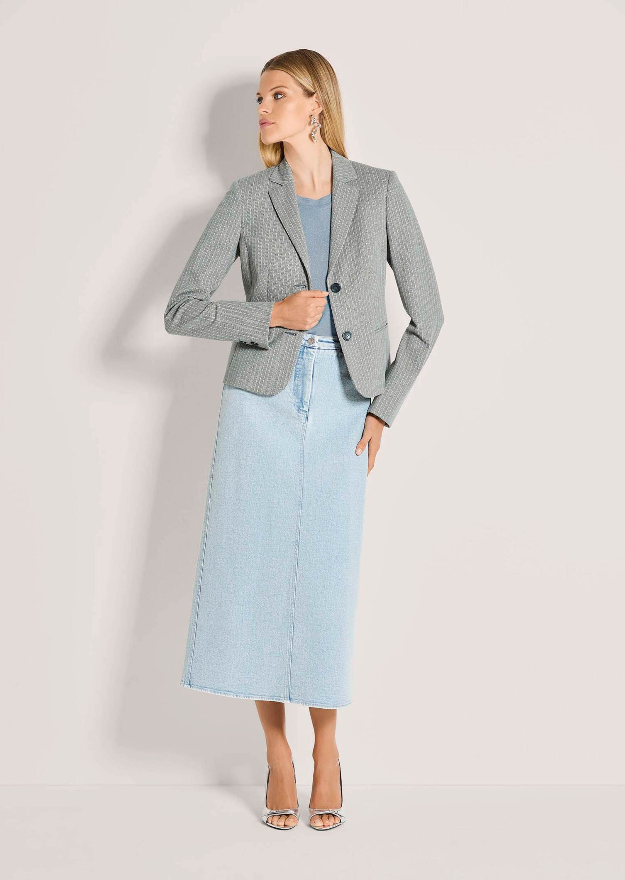 MADELEINE Kurzblazer Kurzblazer mit Nadelstreifen Jerseyblazer mit Reverskragen, Knopfverschluss, Taschen und Langarm