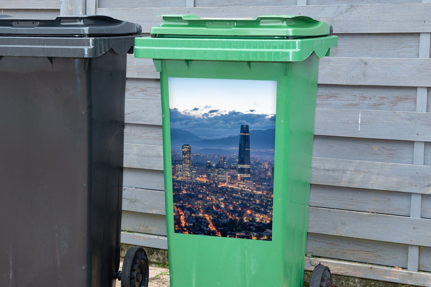 Sticker, Santiago Abfalbehälter bei MuchoWow (1 Mülleimer-aufkleber, Mülltonne, Container, Nacht St), Wandsticker