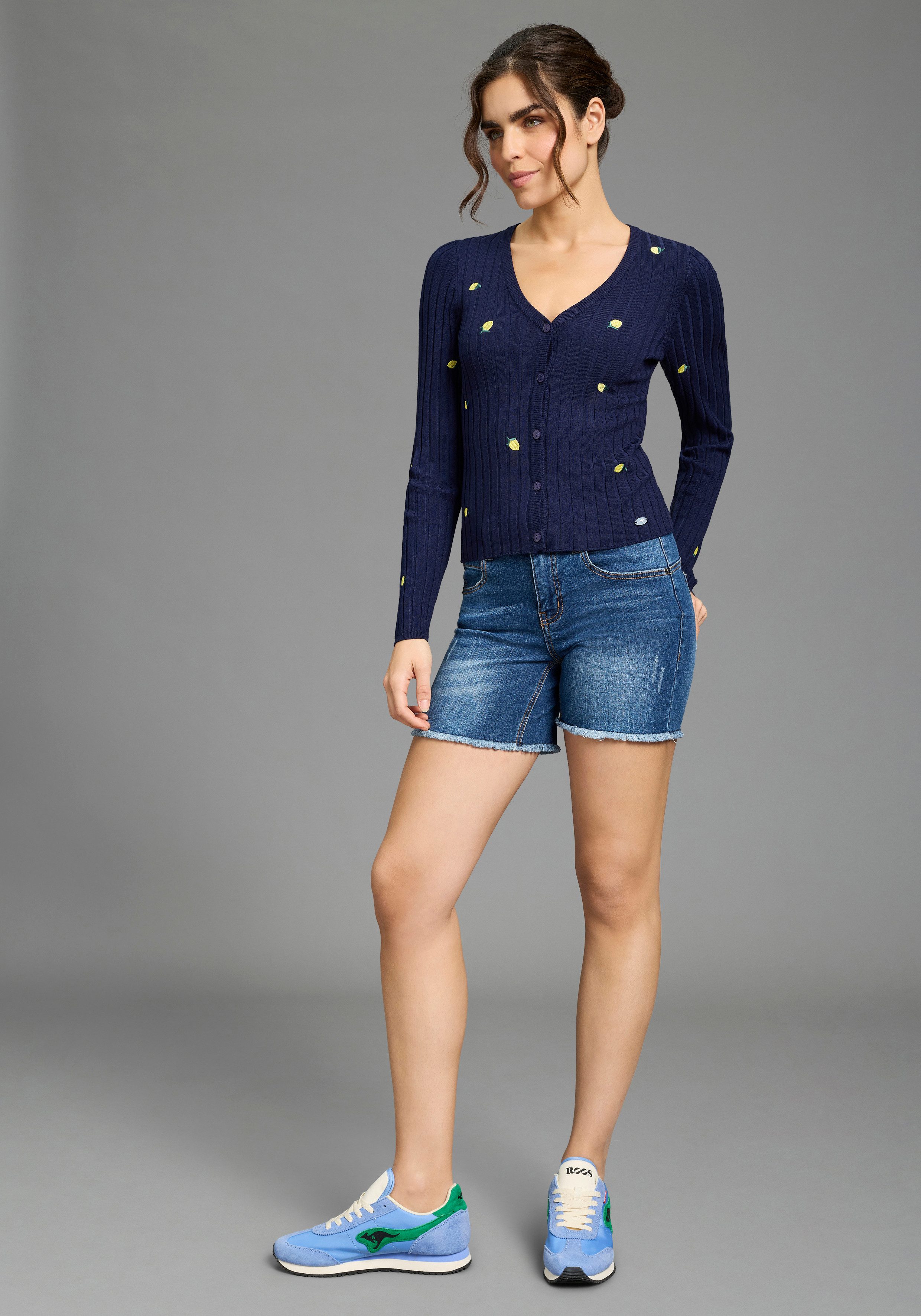 Zum Outfit 12