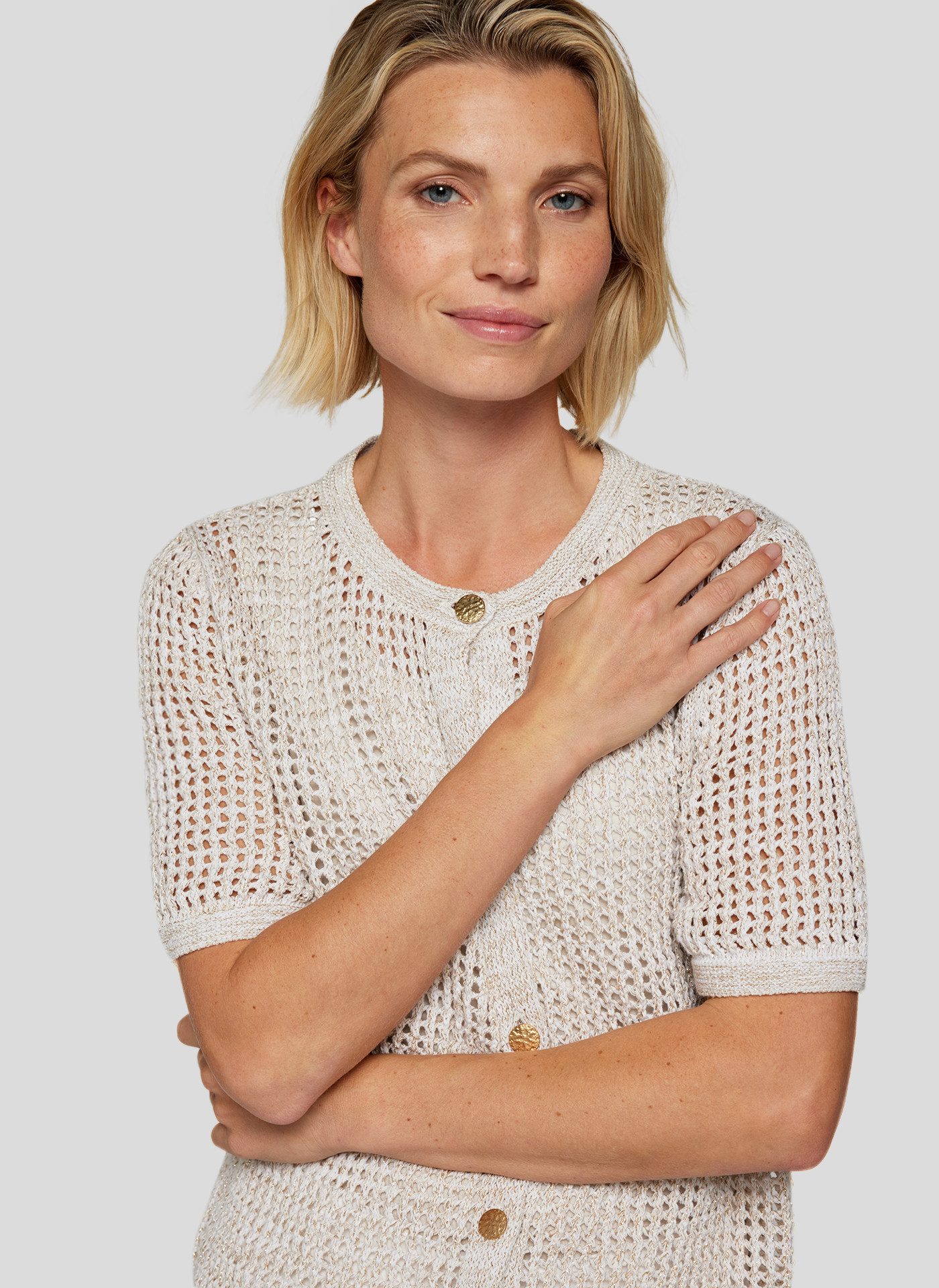 Rabe Strickjacke kurzarm, mit Loch-Struktur und Knopfverschluss