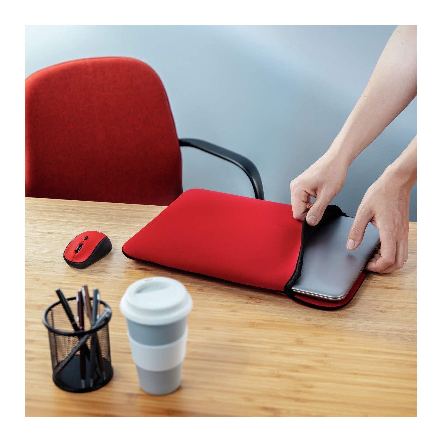 Trust Yvo 2-in-1 Set 15.6 Zoll Laptop Hülle Tasche Mäuse (Funk, Tasche Wendehülle und Funkmaus Rot)