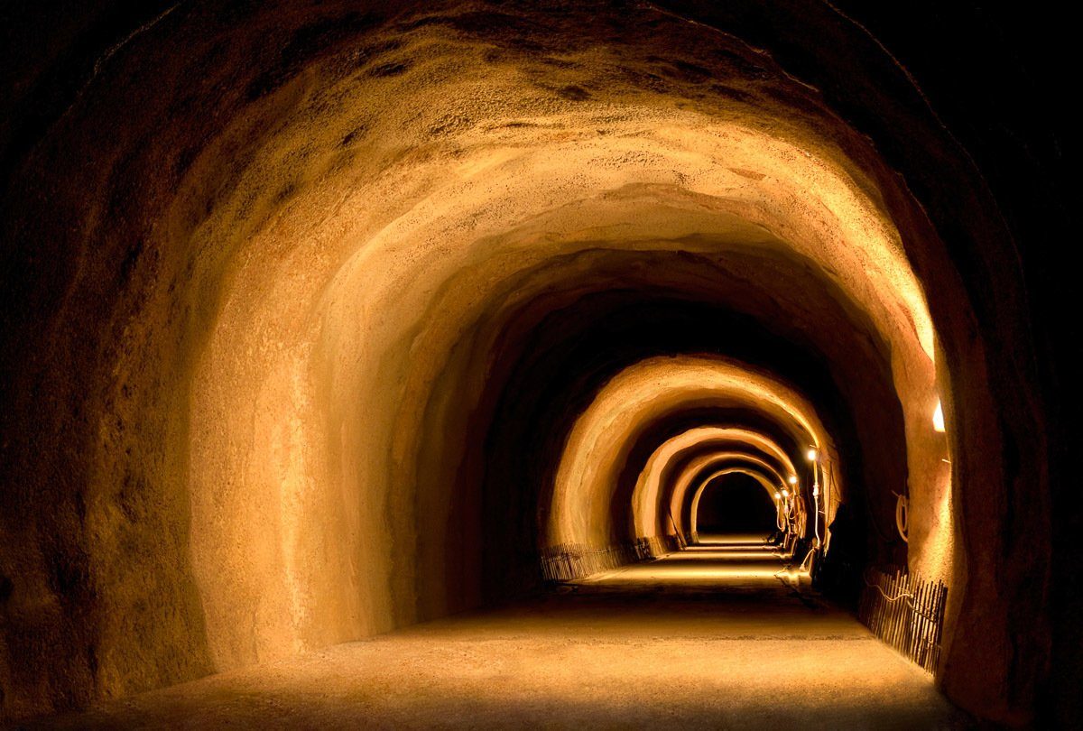 Papermoon Visuell dynamischer Tunnel Fototapete