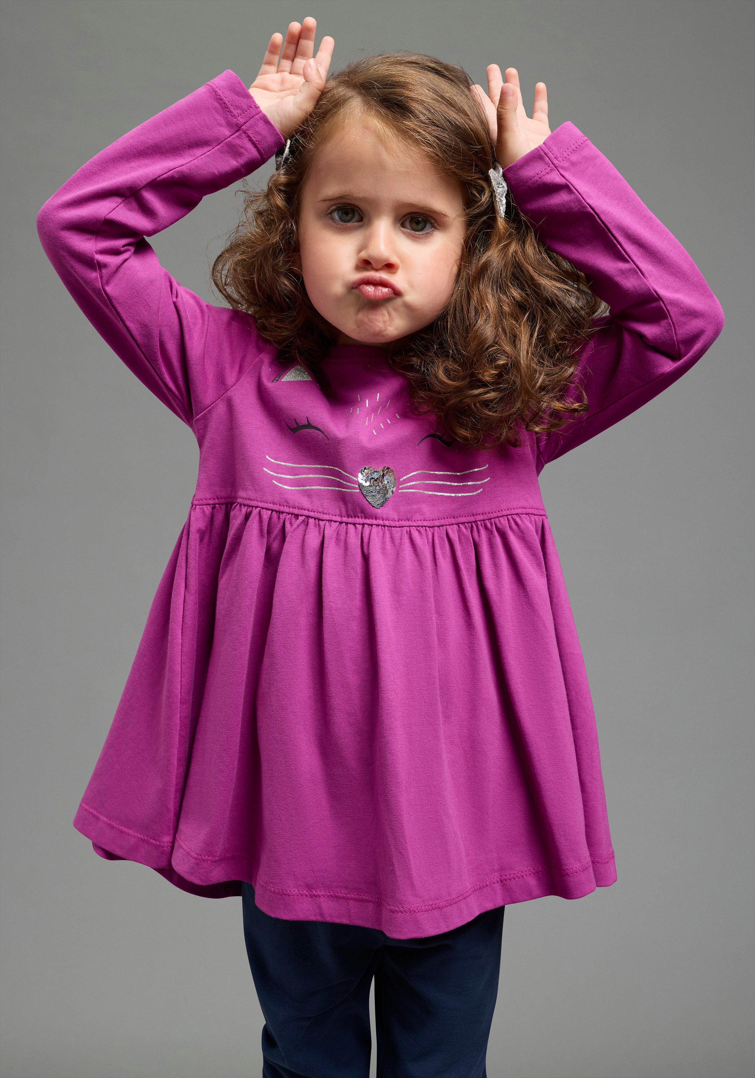 KIDSWORLD Langarmshirt & Leggings 2tlg. Set Shirt + Leggings mit schöner Paillettenapplikation (Set, 2-tlg., 2) Süßes Outfit für kleine Mädchen