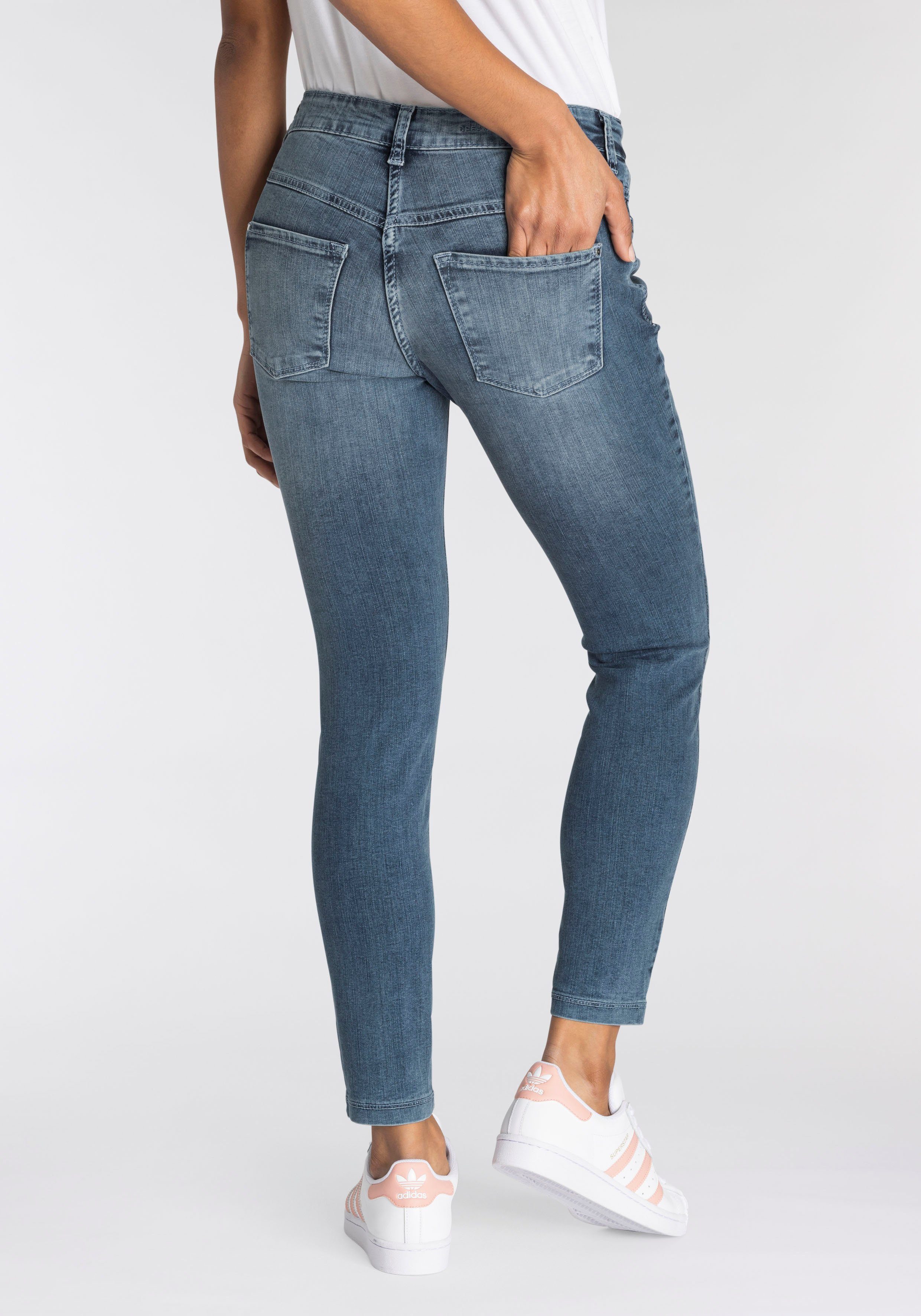 für summer MAC lt. blue wash Qualität Skinny perfekten sorgt den Sitz Hochelastische Skinny-fit-Jeans Dream