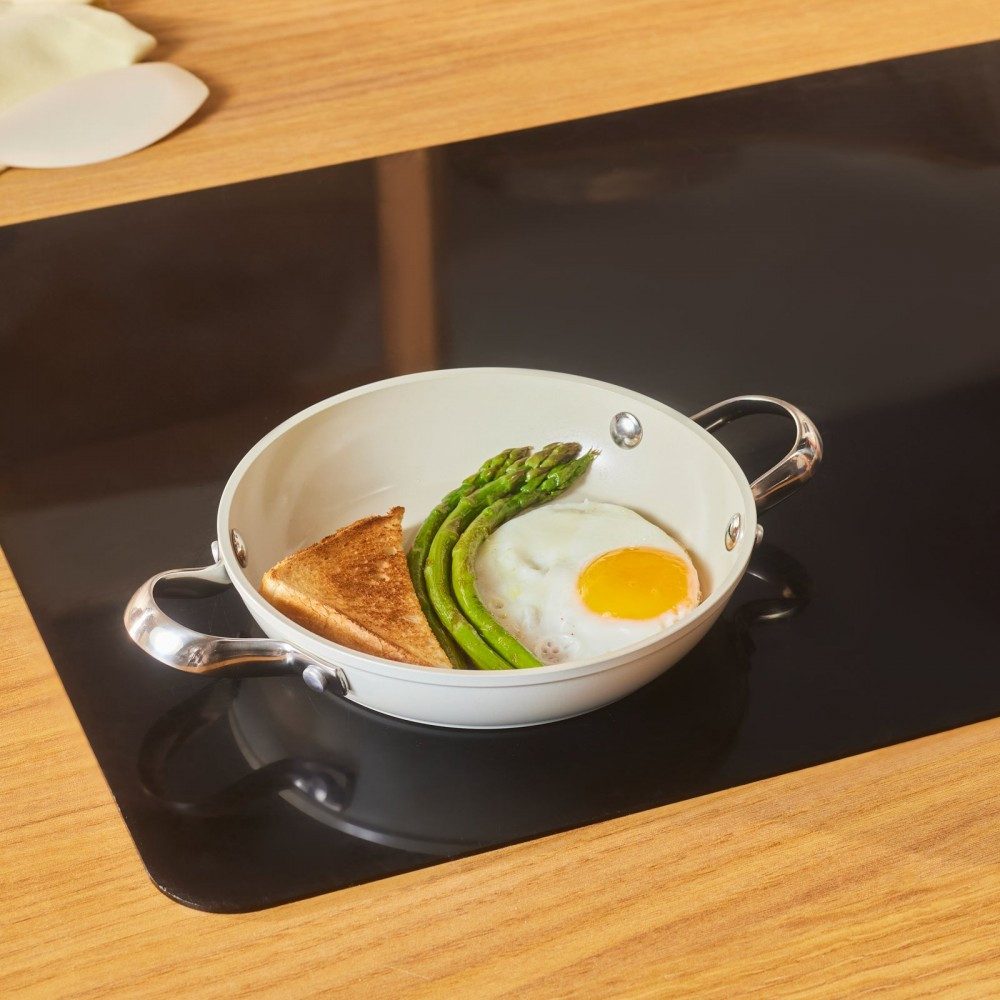 Karaca Servierpfanne Karaca Swiss Crystal Almond Cream Handle Flache Pfanne 18 cm