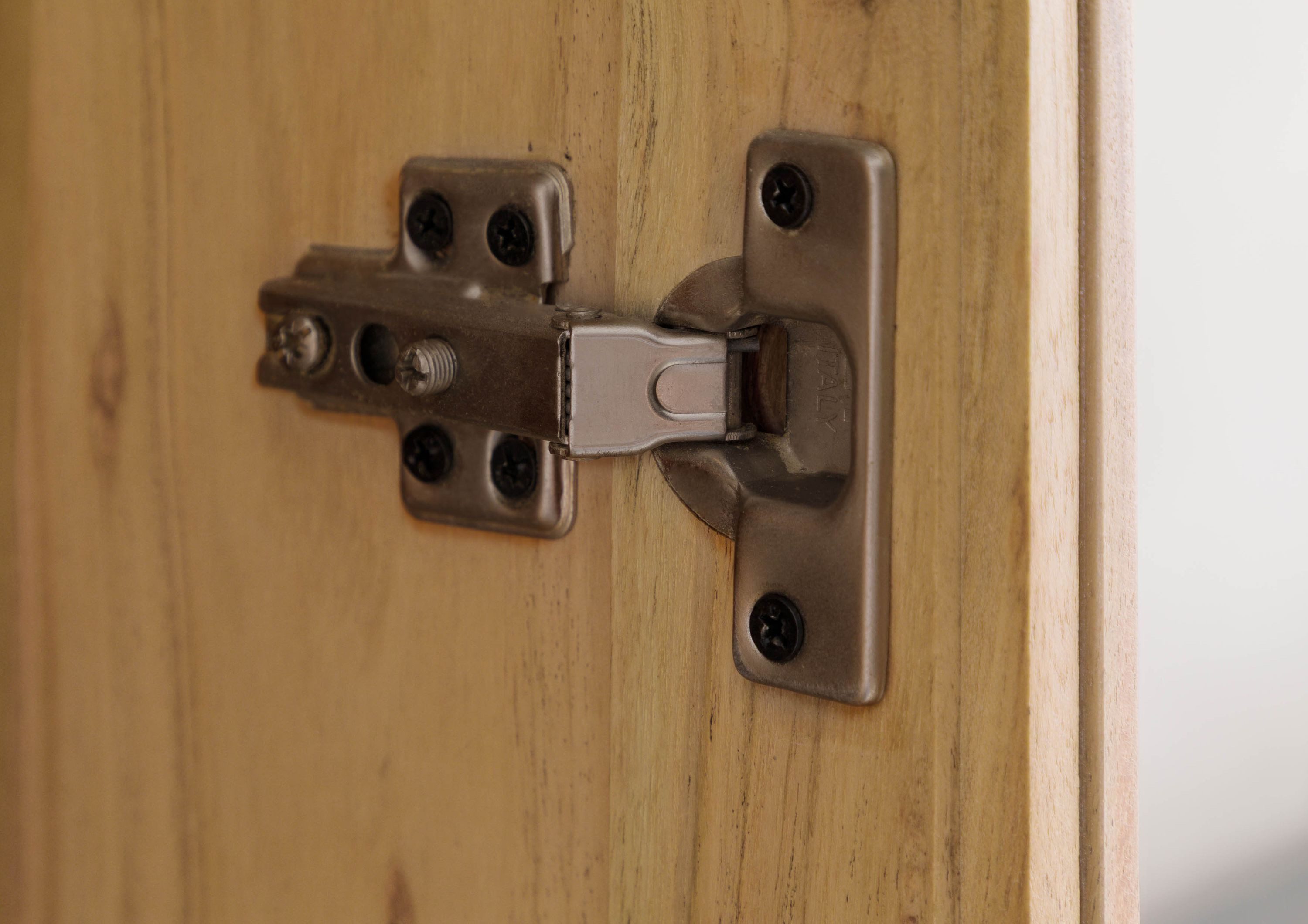 Massivmoebel24 Standvitrine (Akazie 60x40x180 natur lackiert LONDON #115) Akazie 60x40x180 natur lackiert LONDON #115