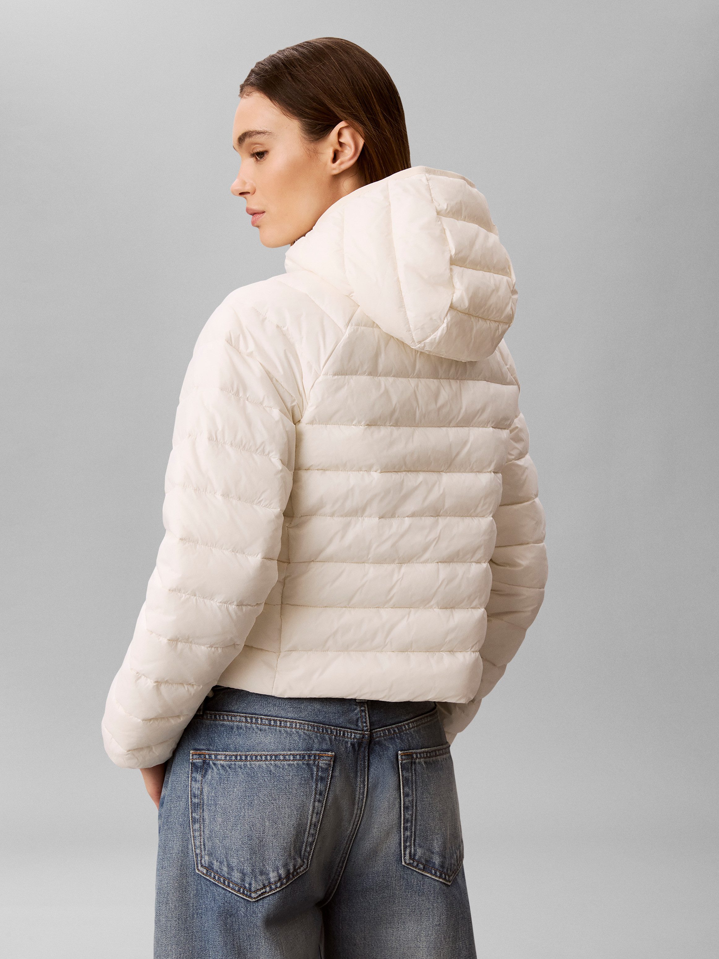 Calvin Klein Jeans Steppjacke ULW SHORT CK PACKABLE PUFFER JAC in kurzer Passform – Bild 3 von 5
