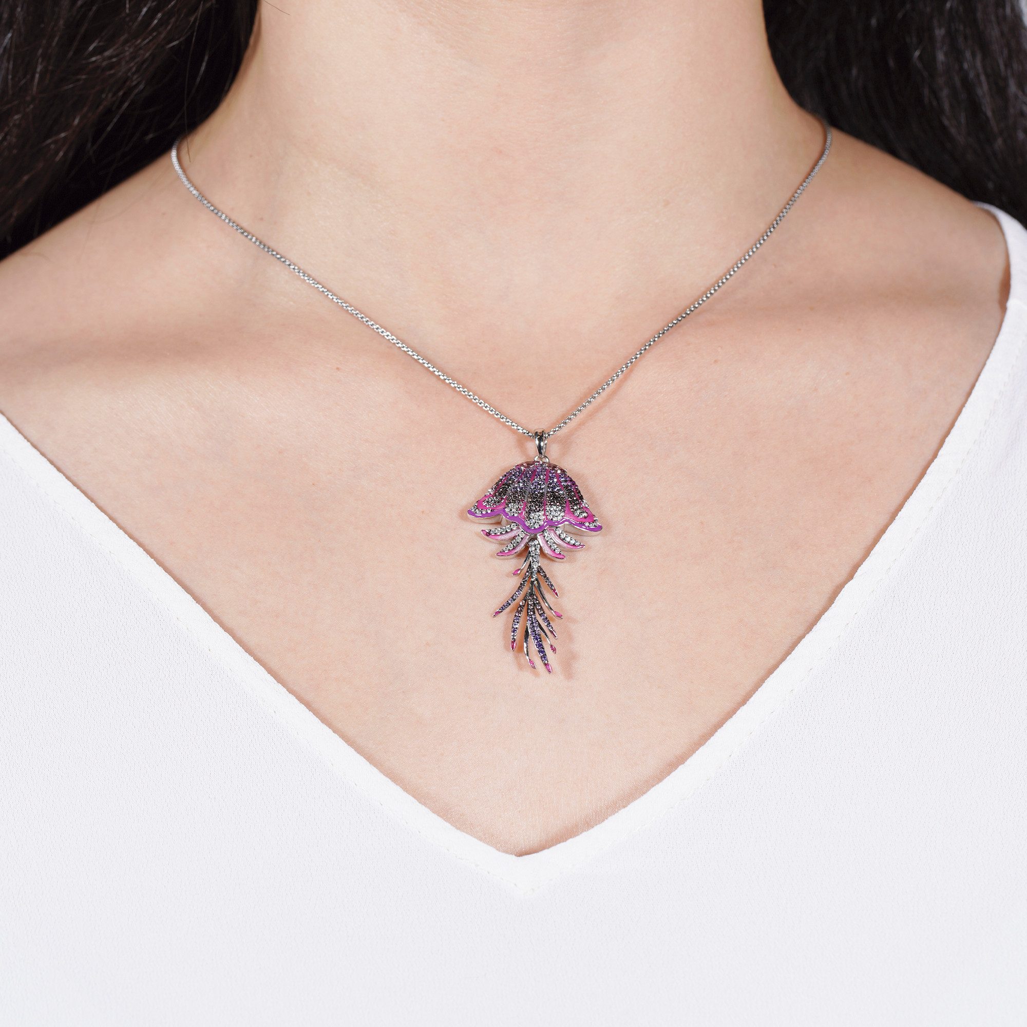 Seinerzeit FLORA & FAUNA Kettenanhänger Trixie Quallen Anhänger, Schmuck aus 925 Sterling Silber (Von der faszinierenden Welt der Ozeane und der maritimen Schönheit des Meeres inspirierter Damenschmuck – ein besonderer Begleiter im Alltag und zu besonderen Anlässen, 1-tlg., inkl. Geschenkverpackung für Frauen ob Freundin, Mutter, Ehefrau, Oma), rhodiniert, geschwärzt, mit Emaille und Zirkonia-Steinen