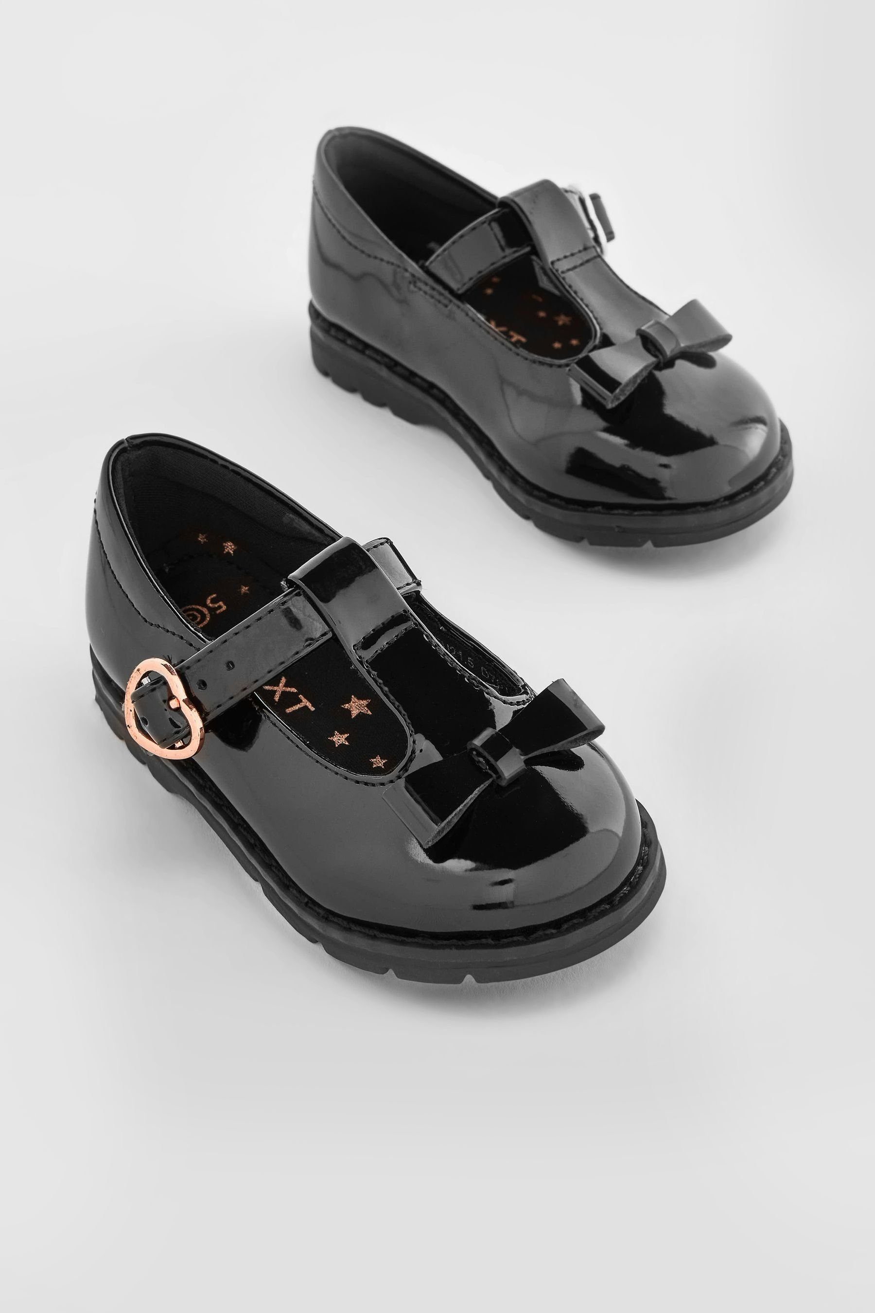 Next Mädchenschuhe mit T-Steg, weite (1-tlg) Passform T-Strap-Sandale
